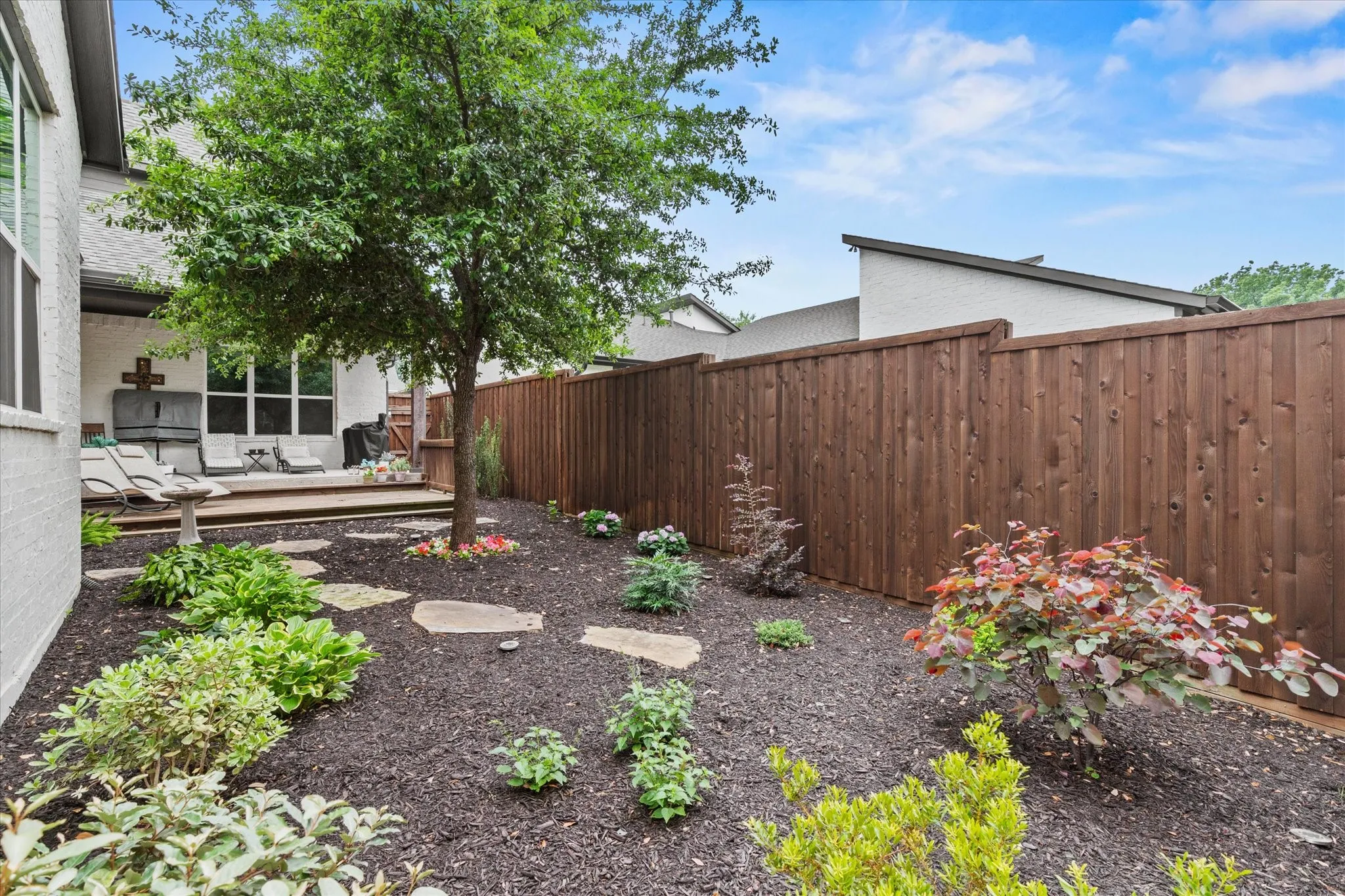 Single Family Residence For Sale in Dallas County , 2627 Mount View Drive, Farmers Branch, Texas 75234, 4 Bedroom, 4 Bathroom, 2 Garage spaces, 3,003 Sqft, built in 2014, mls#21383555, Real Estate Agent in Farmers Branch, Homes For Sale in Dallas county, Homes For Sale in Farmers Branch, Realtor in Farmers Branch Texas, Real Estate Brokerage Independent Realty Texas, Luminita Cordes Realtor
