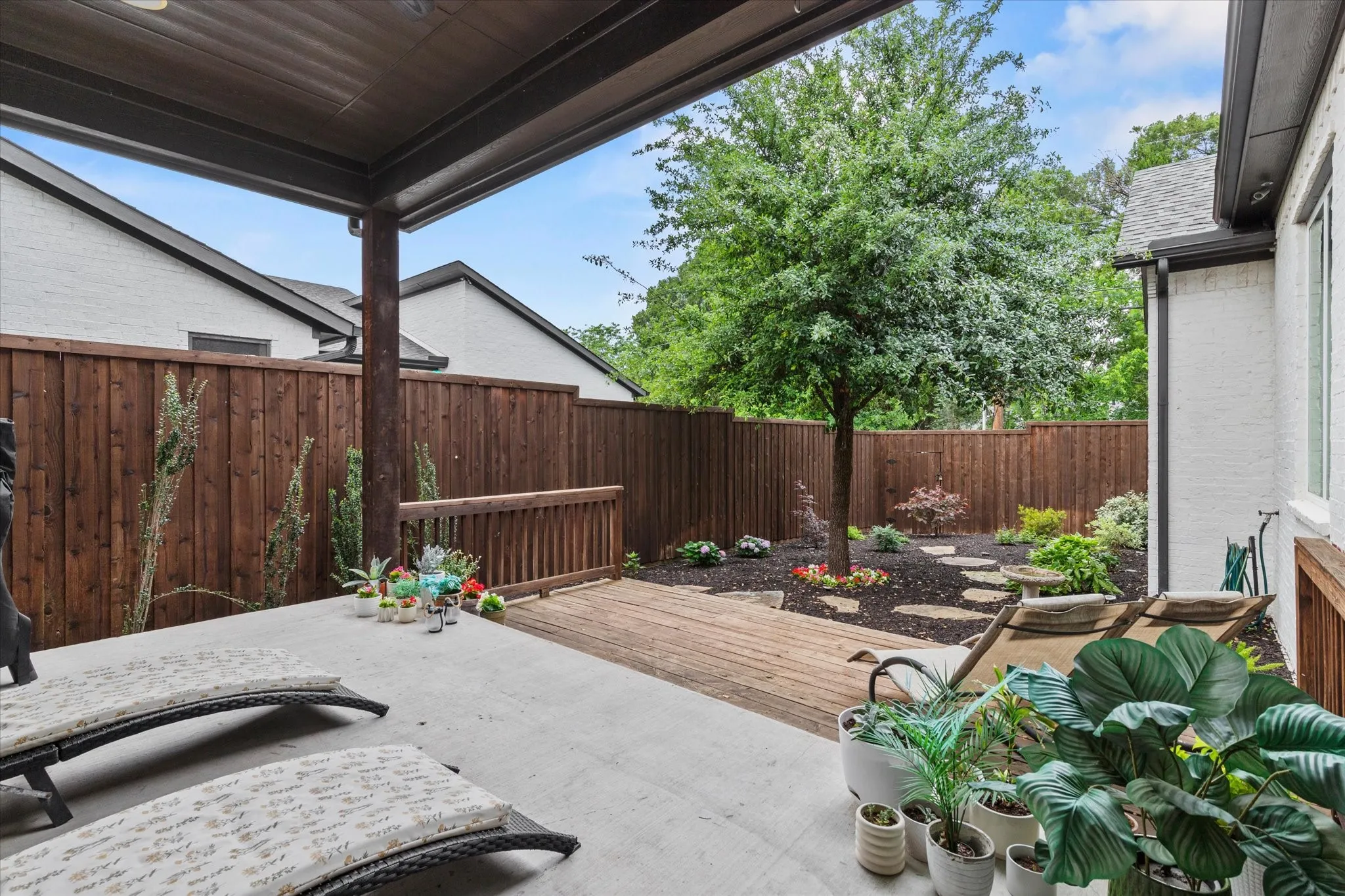 Single Family Residence For Sale in Dallas County , 2627 Mount View Drive, Farmers Branch, Texas 75234, 4 Bedroom, 4 Bathroom, 2 Garage spaces, 3,003 Sqft, built in 2014, mls#21383555, Real Estate Agent in Farmers Branch, Homes For Sale in Dallas county, Homes For Sale in Farmers Branch, Realtor in Farmers Branch Texas, Real Estate Brokerage Independent Realty Texas, Luminita Cordes Realtor