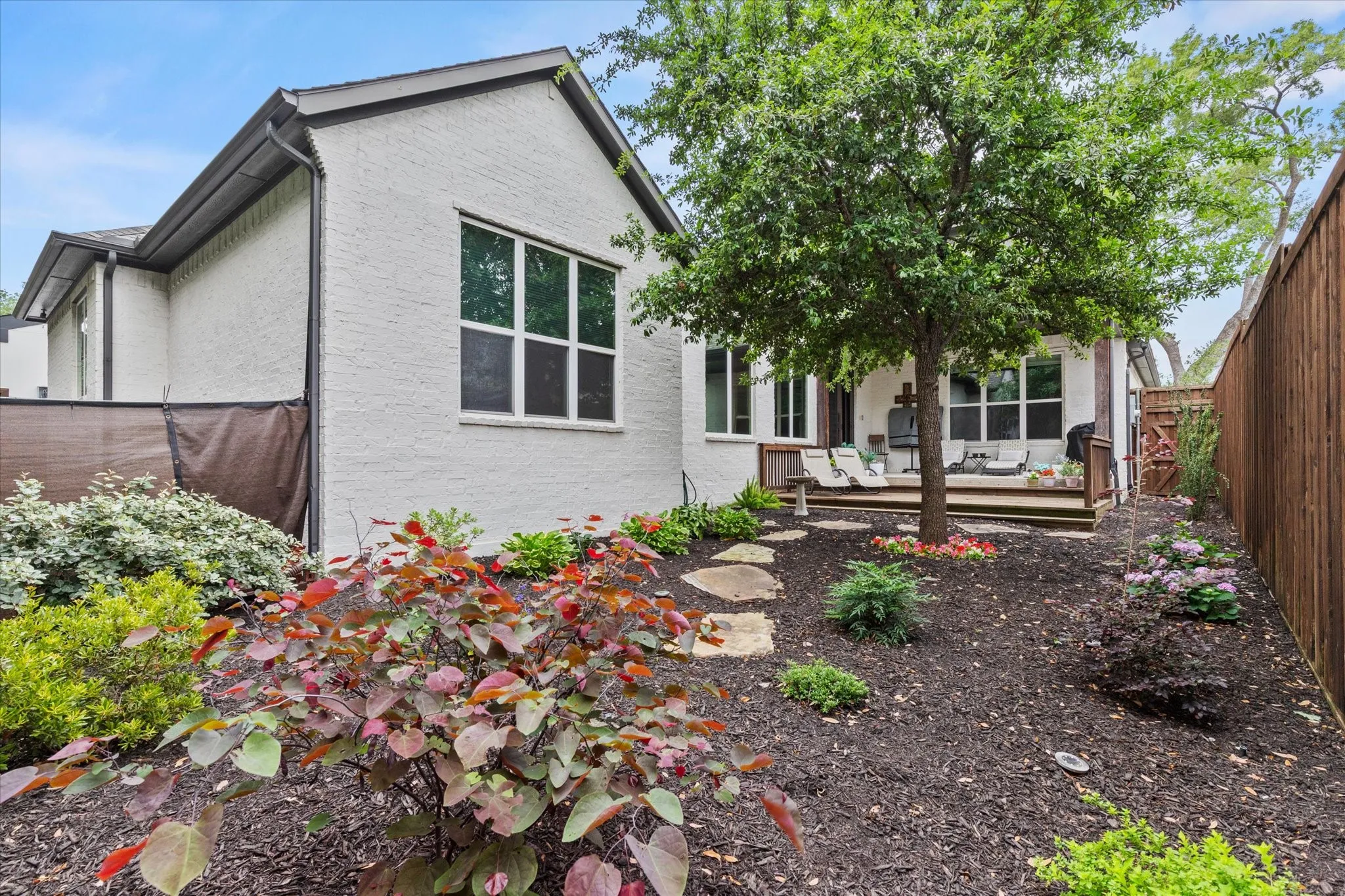 Single Family Residence For Sale in Dallas County , 2627 Mount View Drive, Farmers Branch, Texas 75234, 4 Bedroom, 4 Bathroom, 2 Garage spaces, 3,003 Sqft, built in 2014, mls#21383555, Real Estate Agent in Farmers Branch, Homes For Sale in Dallas county, Homes For Sale in Farmers Branch, Realtor in Farmers Branch Texas, Real Estate Brokerage Independent Realty Texas, Luminita Cordes Realtor