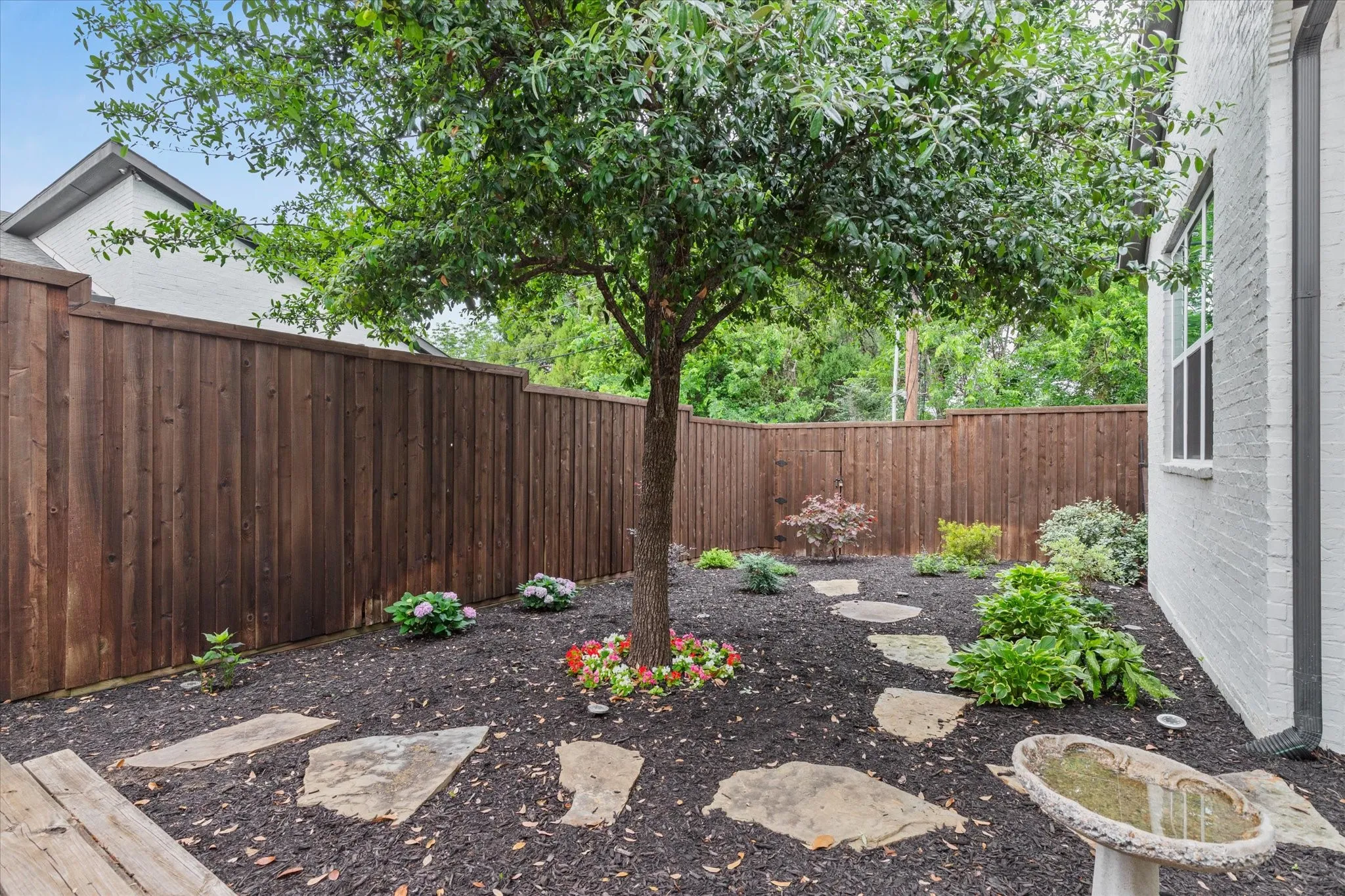 Single Family Residence For Sale in Dallas County , 2627 Mount View Drive, Farmers Branch, Texas 75234, 4 Bedroom, 4 Bathroom, 2 Garage spaces, 3,003 Sqft, built in 2014, mls#21383555, Real Estate Agent in Farmers Branch, Homes For Sale in Dallas county, Homes For Sale in Farmers Branch, Realtor in Farmers Branch Texas, Real Estate Brokerage Independent Realty Texas, Luminita Cordes Realtor