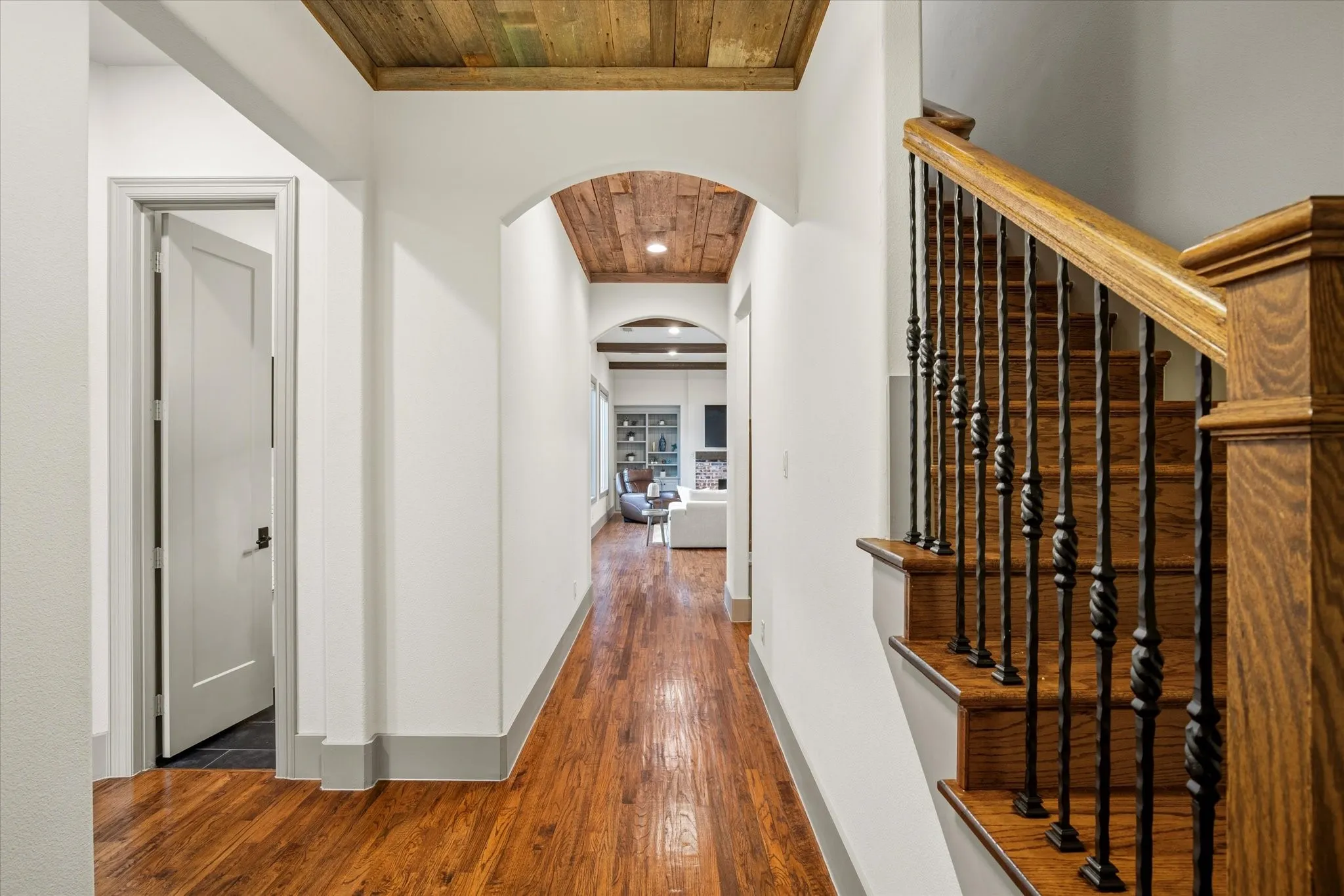 Single Family Residence For Sale in Dallas County , 2627 Mount View Drive, Farmers Branch, Texas 75234, 4 Bedroom, 4 Bathroom, 2 Garage spaces, 3,003 Sqft, built in 2014, mls#21383555, Real Estate Agent in Farmers Branch, Homes For Sale in Dallas county, Homes For Sale in Farmers Branch, Realtor in Farmers Branch Texas, Real Estate Brokerage Independent Realty Texas, Luminita Cordes Realtor