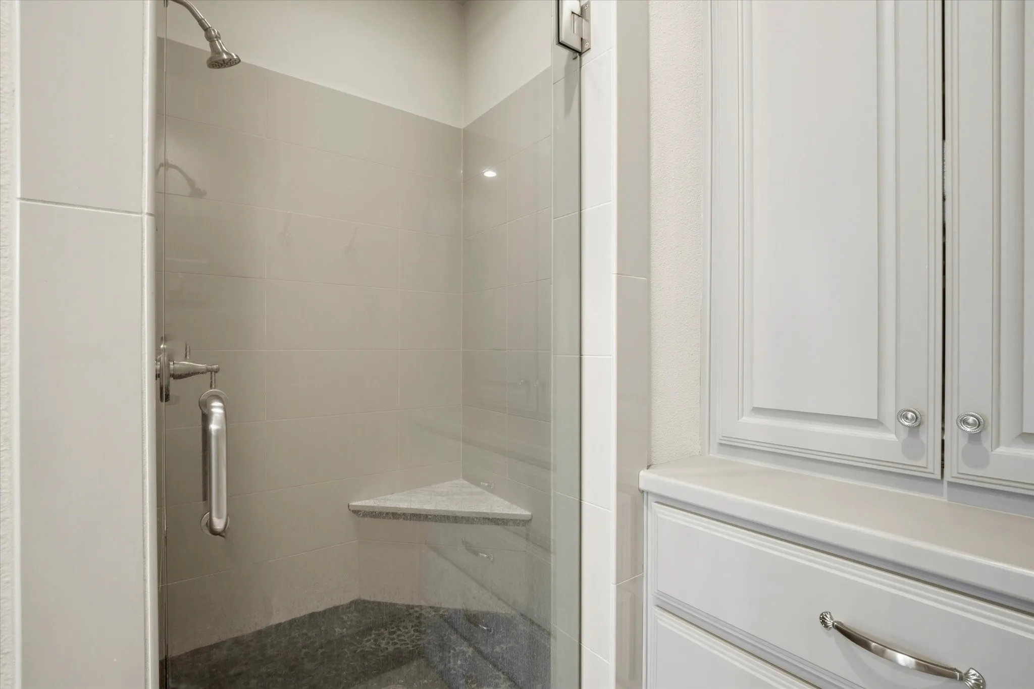 Single Family Residence For Sale in Dallas County , 2627 Mount View Drive, Farmers Branch, Texas 75234, 4 Bedroom, 4 Bathroom, 2 Garage spaces, 3,003 Sqft, built in 2014, mls#21383555, Real Estate Agent in Farmers Branch, Homes For Sale in Dallas county, Homes For Sale in Farmers Branch, Realtor in Farmers Branch Texas, Real Estate Brokerage Independent Realty Texas, Luminita Cordes Realtor