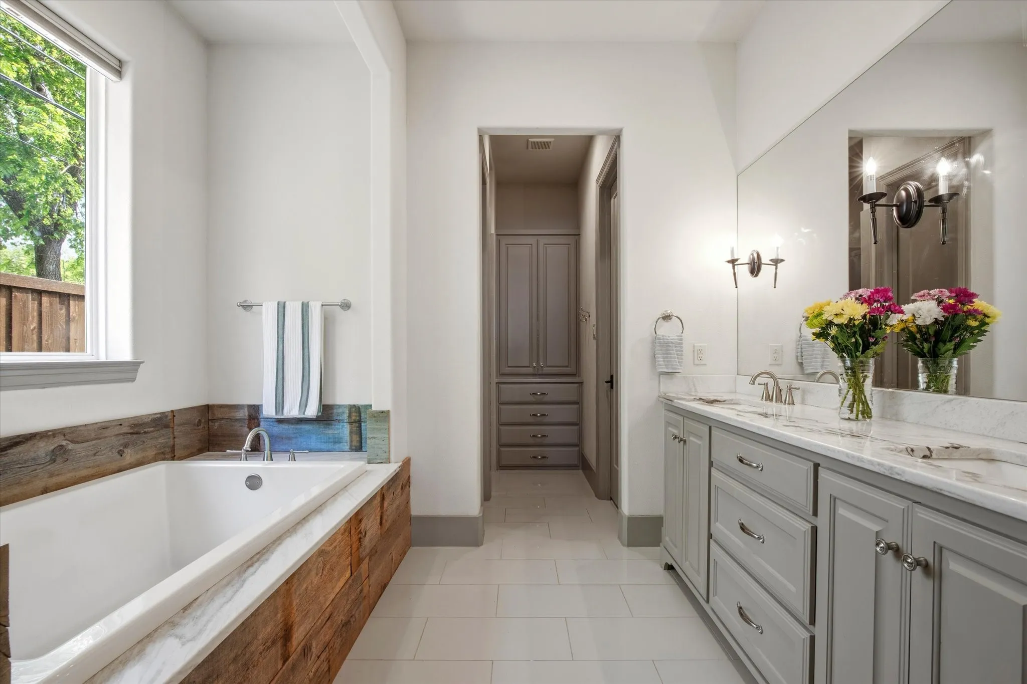 Single Family Residence For Sale in Dallas County , 2627 Mount View Drive, Farmers Branch, Texas 75234, 4 Bedroom, 4 Bathroom, 2 Garage spaces, 3,003 Sqft, built in 2014, mls#21383555, Real Estate Agent in Farmers Branch, Homes For Sale in Dallas county, Homes For Sale in Farmers Branch, Realtor in Farmers Branch Texas, Real Estate Brokerage Independent Realty Texas, Luminita Cordes Realtor
