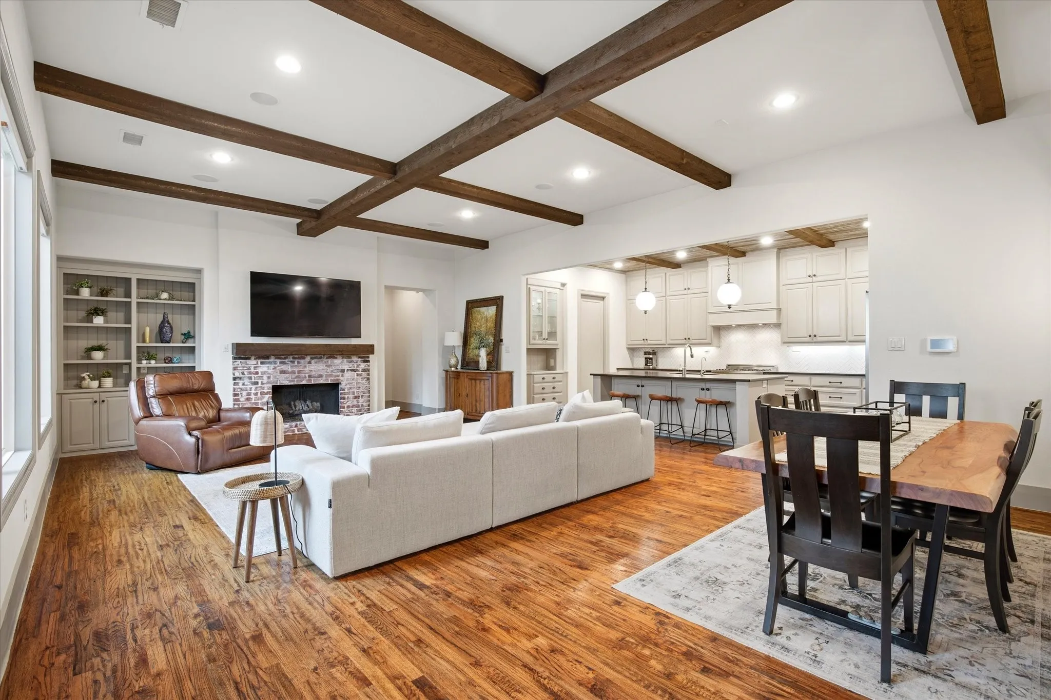 Single Family Residence For Sale in Dallas County , 2627 Mount View Drive, Farmers Branch, Texas 75234, 4 Bedroom, 4 Bathroom, 2 Garage spaces, 3,003 Sqft, built in 2014, mls#21383555, Real Estate Agent in Farmers Branch, Homes For Sale in Dallas county, Homes For Sale in Farmers Branch, Realtor in Farmers Branch Texas, Real Estate Brokerage Independent Realty Texas, Luminita Cordes Realtor