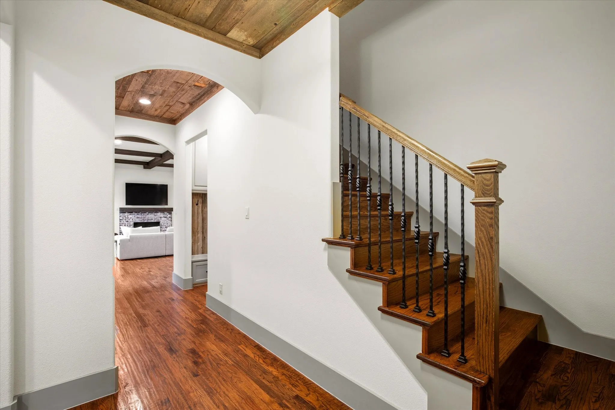 Single Family Residence For Sale in Dallas County , 2627 Mount View Drive, Farmers Branch, Texas 75234, 4 Bedroom, 4 Bathroom, 2 Garage spaces, 3,003 Sqft, built in 2014, mls#21383555, Real Estate Agent in Farmers Branch, Homes For Sale in Dallas county, Homes For Sale in Farmers Branch, Realtor in Farmers Branch Texas, Real Estate Brokerage Independent Realty Texas, Luminita Cordes Realtor