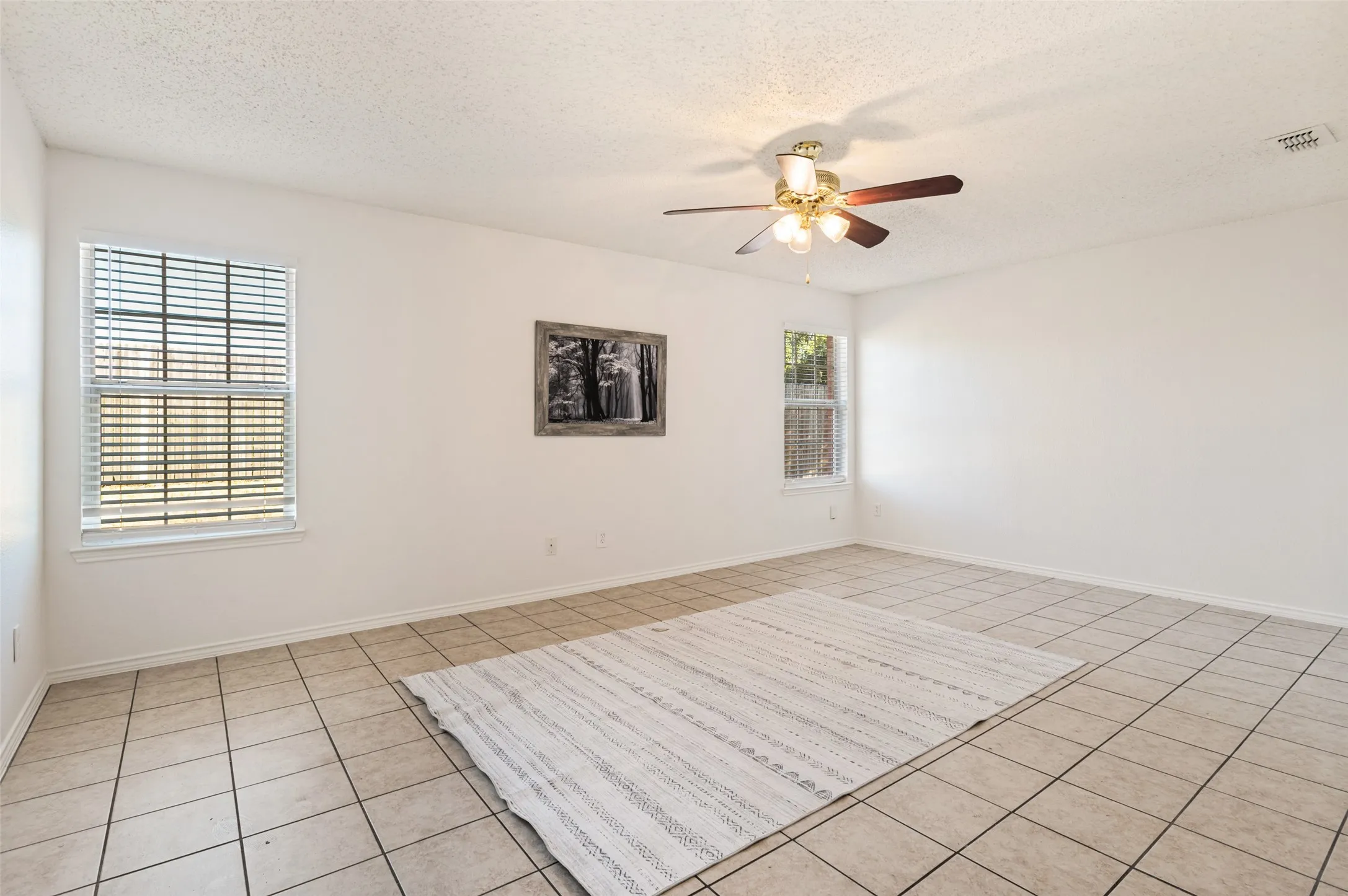 Single Family Residence For Sale in Dallas County , 536 Nance Drive, Cedar Hill, Texas 75104, 3 Bedroom, 2 Bathroom, 2 Garage spaces, 1,734 Sqft, built in 2002, mls#21383996, Real Estate Agent in Cedar Hill, Homes For Sale in Dallas county, Homes For Sale in Cedar Hill, Realtor in Cedar Hill Texas, Real Estate Brokerage Independent Realty Texas, Luminita Cordes Realtor