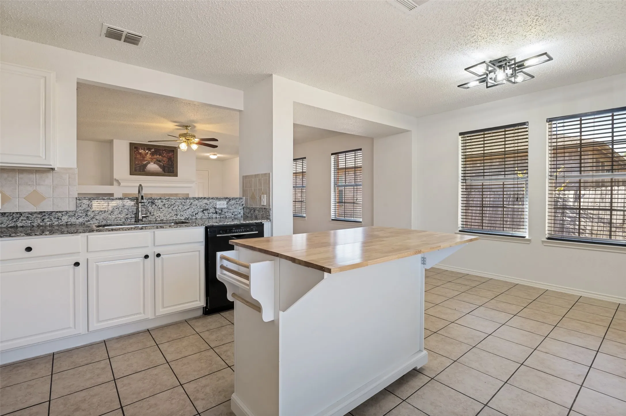 Single Family Residence For Sale in Dallas County , 536 Nance Drive, Cedar Hill, Texas 75104, 3 Bedroom, 2 Bathroom, 2 Garage spaces, 1,734 Sqft, built in 2002, mls#21383996, Real Estate Agent in Cedar Hill, Homes For Sale in Dallas county, Homes For Sale in Cedar Hill, Realtor in Cedar Hill Texas, Real Estate Brokerage Independent Realty Texas, Luminita Cordes Realtor