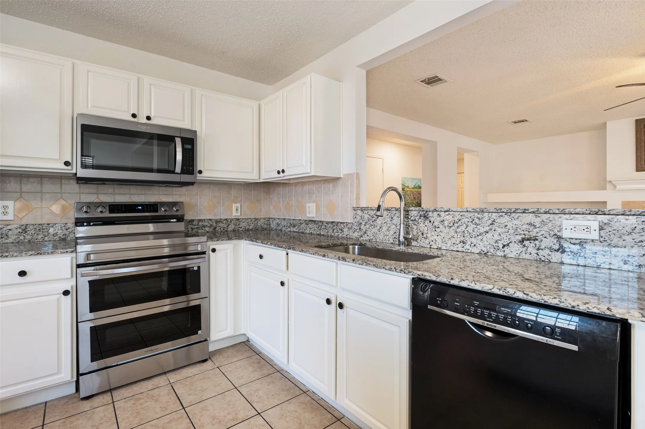 Single Family Residence For Sale in Dallas County , 536 Nance Drive, Cedar Hill, Texas 75104, 3 Bedroom, 2 Bathroom, 2 Garage spaces, 1,734 Sqft, built in 2002, mls#21383996, Real Estate Agent in Cedar Hill, Homes For Sale in Dallas county, Homes For Sale in Cedar Hill, Realtor in Cedar Hill Texas, Real Estate Brokerage Independent Realty Texas, Luminita Cordes Realtor