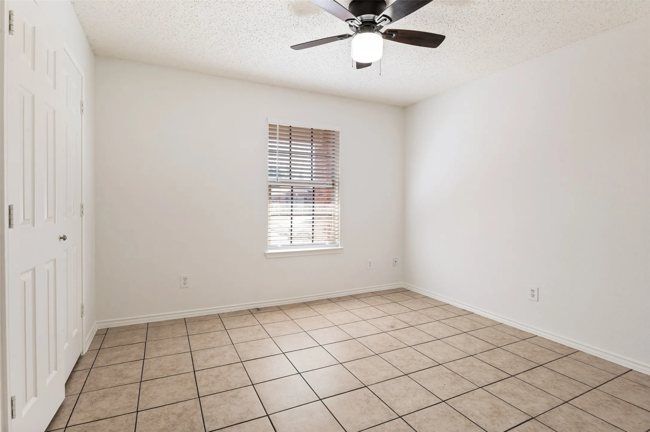 Single Family Residence For Sale in Dallas County , 536 Nance Drive, Cedar Hill, Texas 75104, 3 Bedroom, 2 Bathroom, 2 Garage spaces, 1,734 Sqft, built in 2002, mls#21383996, Real Estate Agent in Cedar Hill, Homes For Sale in Dallas county, Homes For Sale in Cedar Hill, Realtor in Cedar Hill Texas, Real Estate Brokerage Independent Realty Texas, Luminita Cordes Realtor