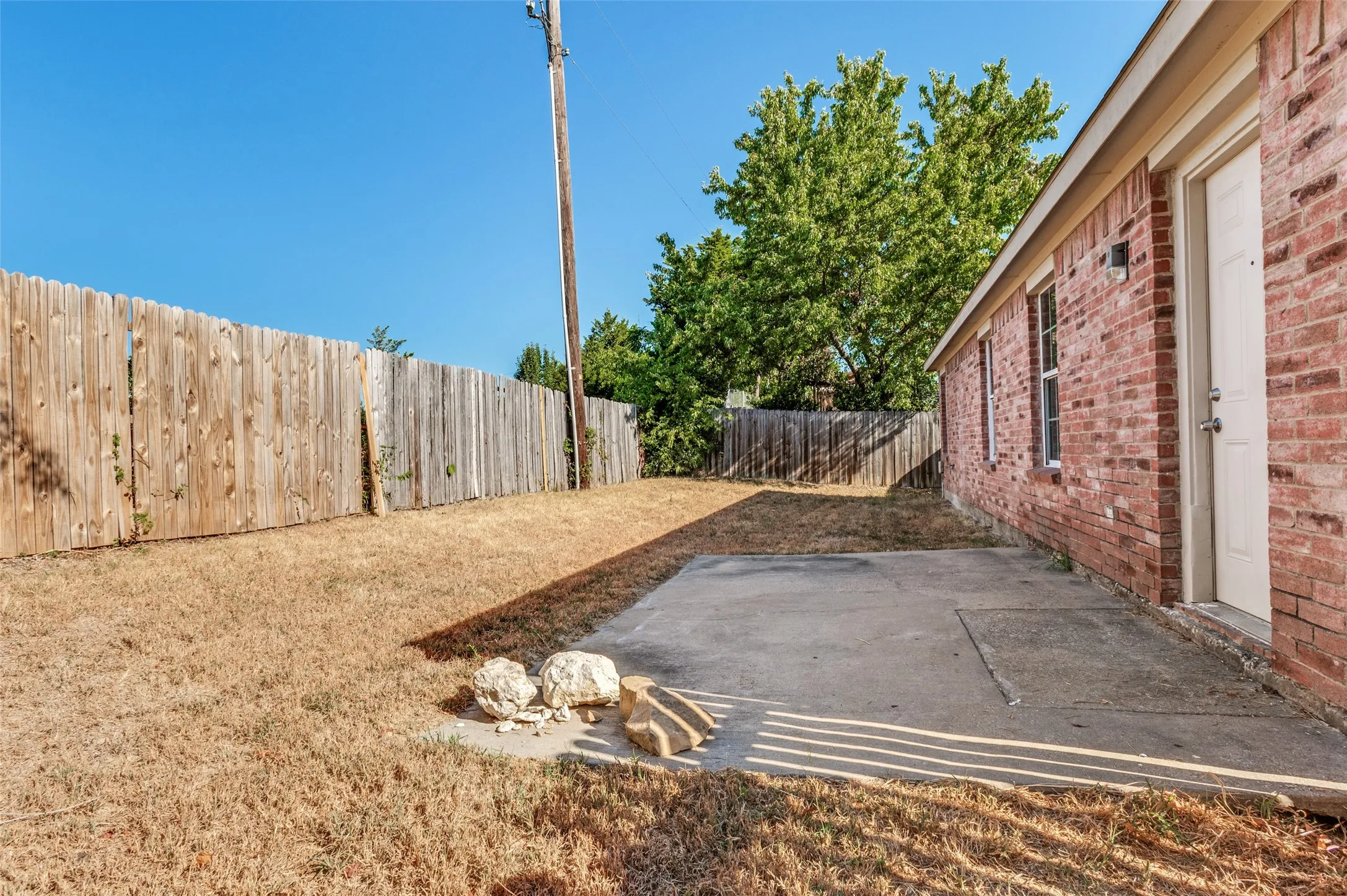 Single Family Residence For Sale in Dallas County , 536 Nance Drive, Cedar Hill, Texas 75104, 3 Bedroom, 2 Bathroom, 2 Garage spaces, 1,734 Sqft, built in 2002, mls#21383996, Real Estate Agent in Cedar Hill, Homes For Sale in Dallas county, Homes For Sale in Cedar Hill, Realtor in Cedar Hill Texas, Real Estate Brokerage Independent Realty Texas, Luminita Cordes Realtor