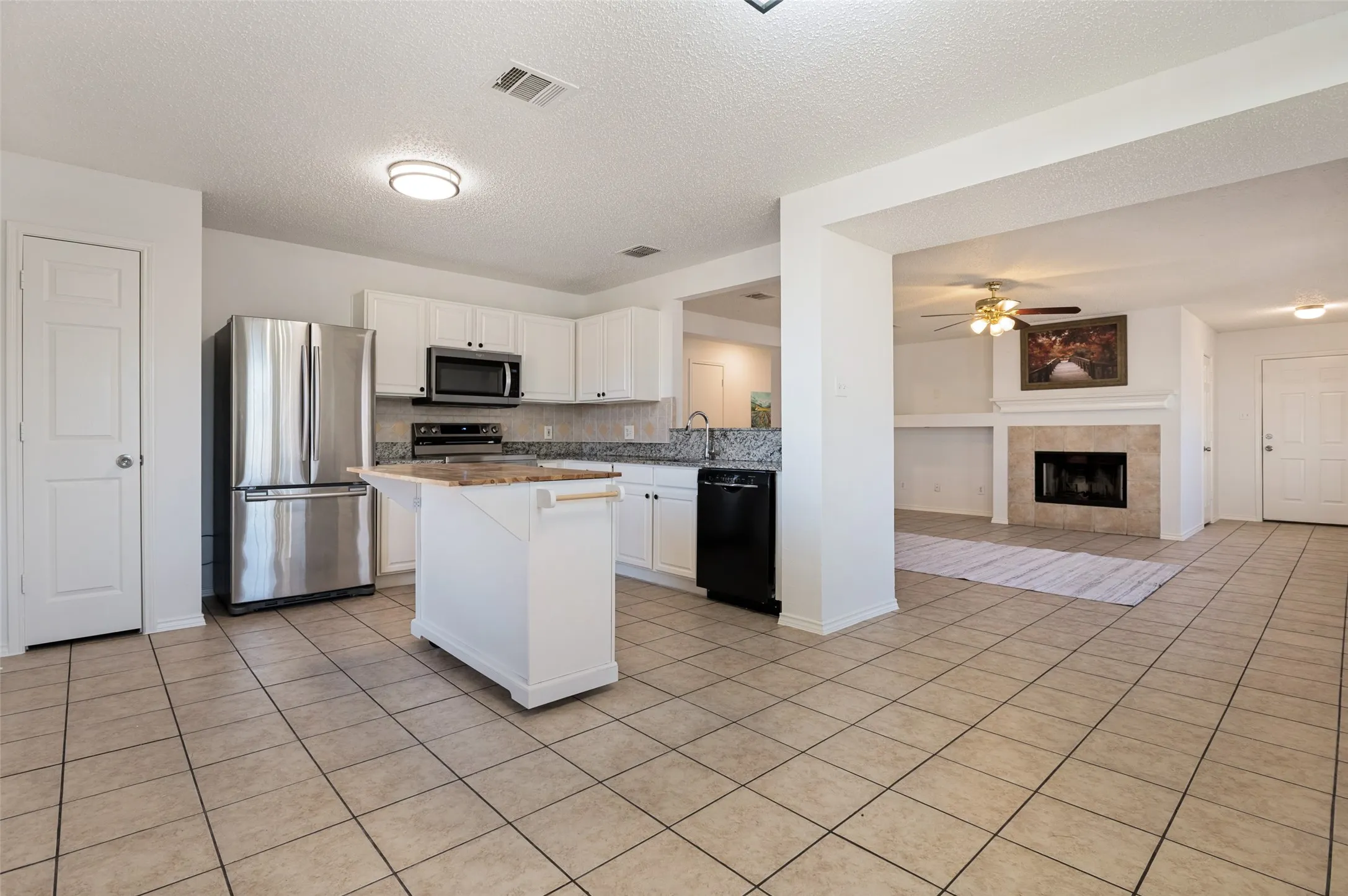 Single Family Residence For Sale in Dallas County , 536 Nance Drive, Cedar Hill, Texas 75104, 3 Bedroom, 2 Bathroom, 2 Garage spaces, 1,734 Sqft, built in 2002, mls#21383996, Real Estate Agent in Cedar Hill, Homes For Sale in Dallas county, Homes For Sale in Cedar Hill, Realtor in Cedar Hill Texas, Real Estate Brokerage Independent Realty Texas, Luminita Cordes Realtor