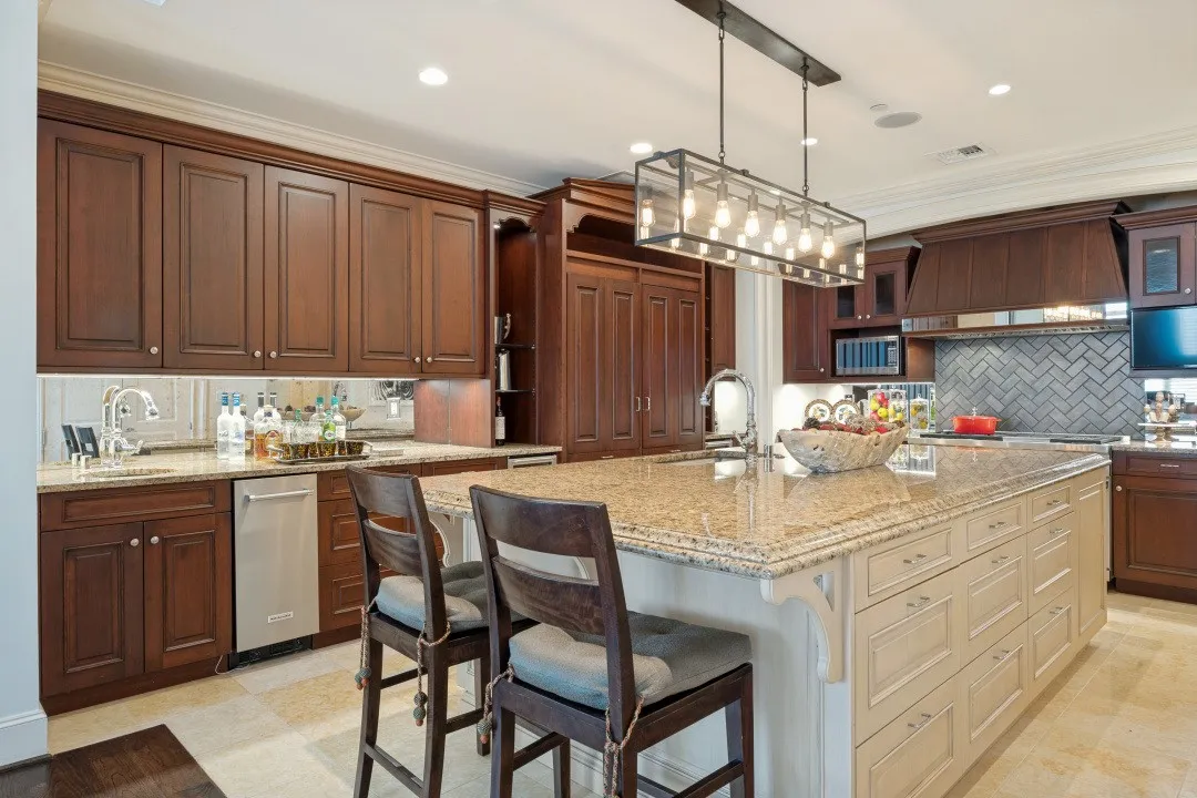 Condominium For Sale in Dallas County , 2525 N Pearl Street 1207, Dallas, Texas 75201, 2 Bedroom, 3 Bathroom, 2 Garage spaces, 2,412 Sqft, built in 2005, mls#21382536, Real Estate Agent in Dallas, Homes For Sale in Dallas county, Homes For Sale in Dallas, Realtor in Dallas Texas, Real Estate Brokerage Independent Realty Texas, Luminita Cordes Realtor