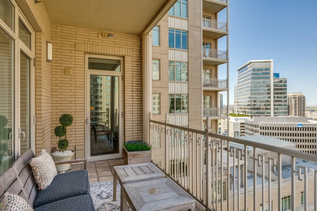 Condominium For Sale in Dallas County , 2525 N Pearl Street 1207, Dallas, Texas 75201, 2 Bedroom, 3 Bathroom, 2 Garage spaces, 2,412 Sqft, built in 2005, mls#21382536, Real Estate Agent in Dallas, Homes For Sale in Dallas county, Homes For Sale in Dallas, Realtor in Dallas Texas, Real Estate Brokerage Independent Realty Texas, Luminita Cordes Realtor