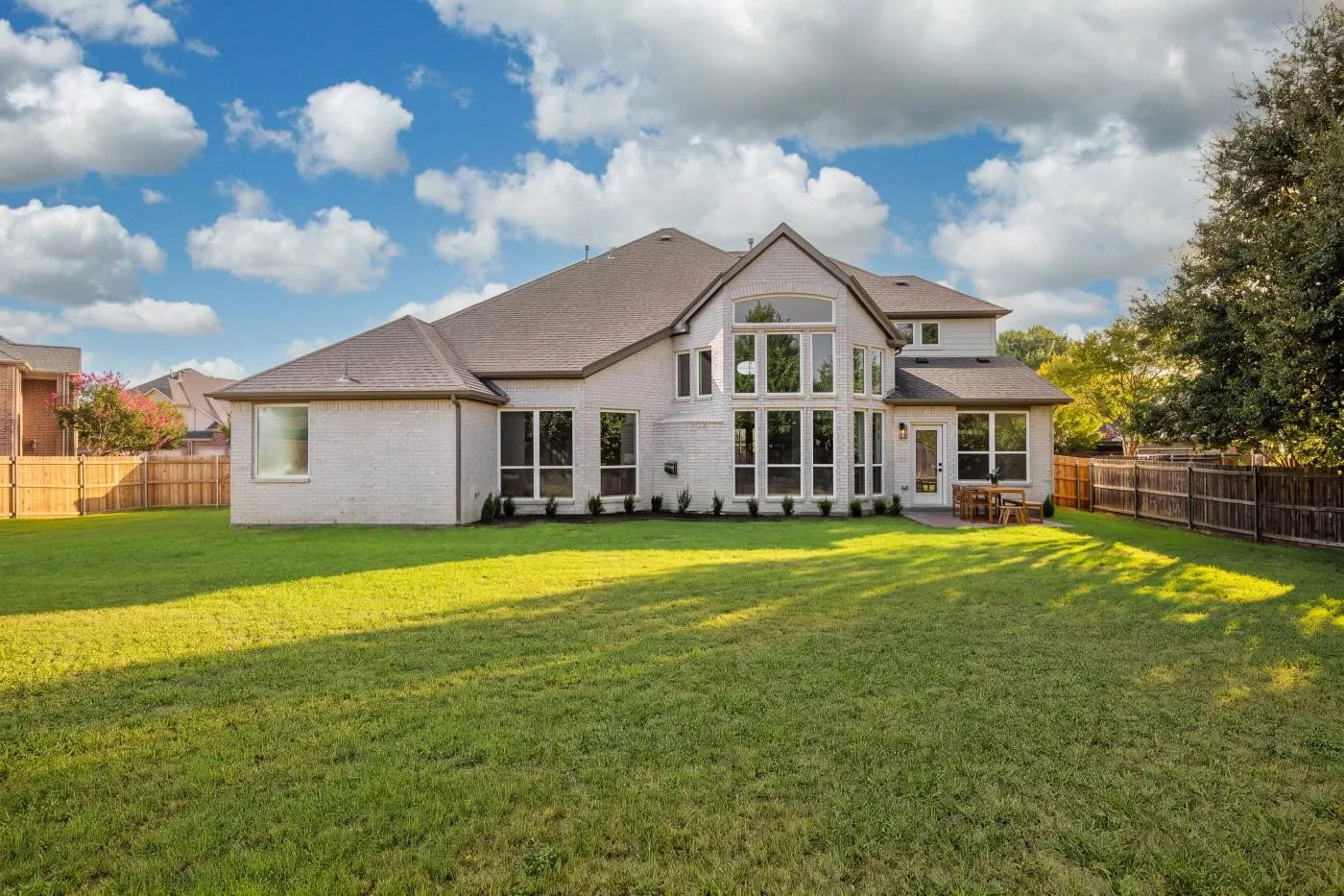 Single Family Residence For Sale in Tarrant County , 445 Chesapeake Lane, Southlake, Texas 76092, 6 Bedroom, 4 Bathroom, 3 Garage spaces, 4,013 Sqft, built in 2001, mls#21372045, Real Estate Agent in Southlake, Homes For Sale in Tarrant county, Homes For Sale in Southlake, Realtor in Southlake Texas, Real Estate Brokerage Independent Realty Texas, Luminita Cordes Realtor