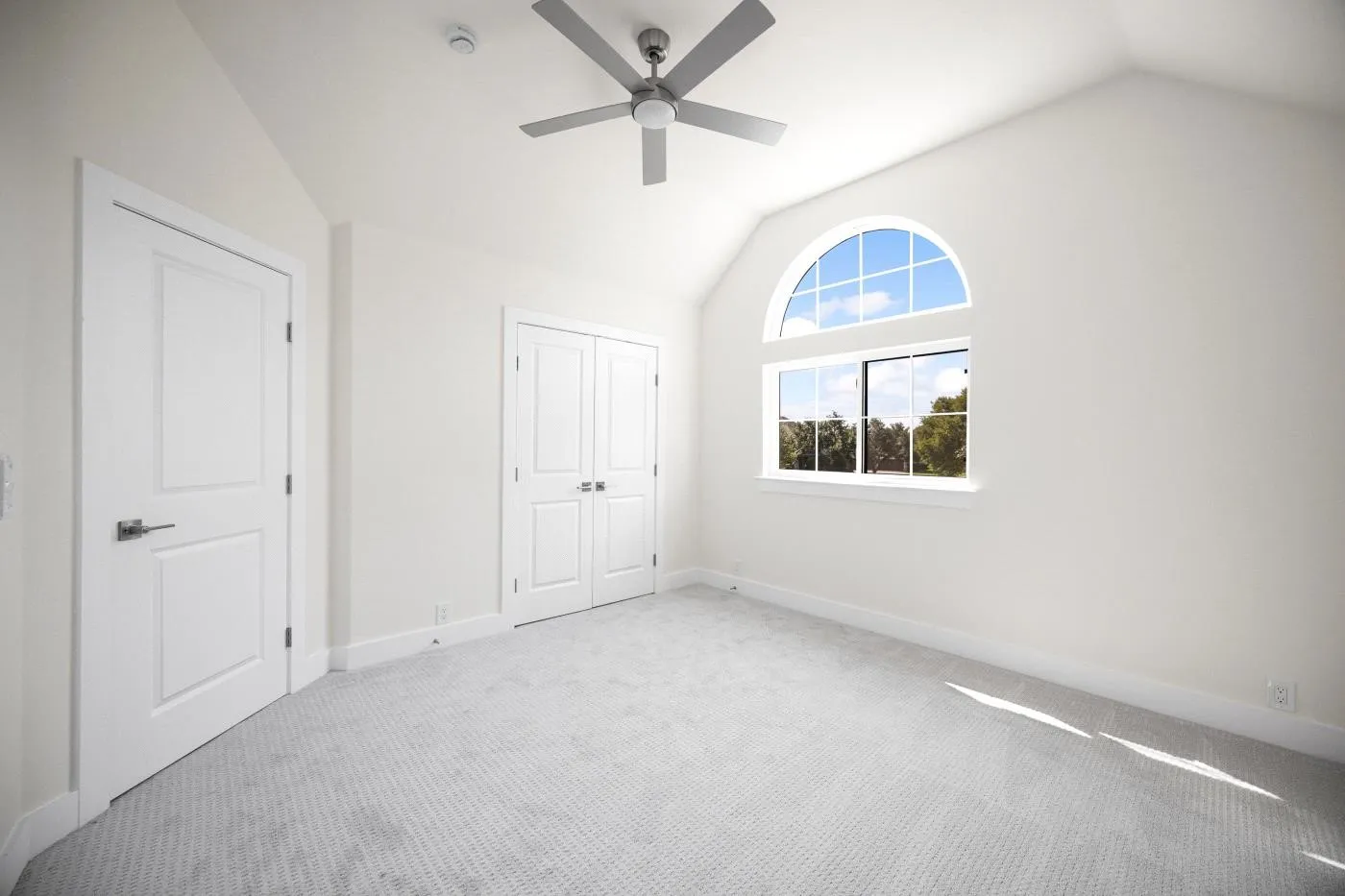 Single Family Residence For Sale in Tarrant County , 445 Chesapeake Lane, Southlake, Texas 76092, 6 Bedroom, 4 Bathroom, 3 Garage spaces, 4,013 Sqft, built in 2001, mls#21372045, Real Estate Agent in Southlake, Homes For Sale in Tarrant county, Homes For Sale in Southlake, Realtor in Southlake Texas, Real Estate Brokerage Independent Realty Texas, Luminita Cordes Realtor