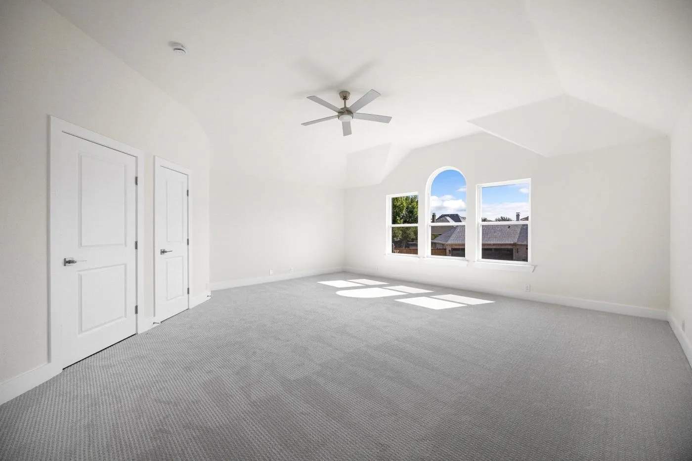 Single Family Residence For Sale in Tarrant County , 445 Chesapeake Lane, Southlake, Texas 76092, 6 Bedroom, 4 Bathroom, 3 Garage spaces, 4,013 Sqft, built in 2001, mls#21372045, Real Estate Agent in Southlake, Homes For Sale in Tarrant county, Homes For Sale in Southlake, Realtor in Southlake Texas, Real Estate Brokerage Independent Realty Texas, Luminita Cordes Realtor