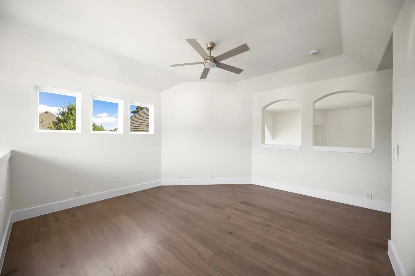 Single Family Residence For Sale in Tarrant County , 445 Chesapeake Lane, Southlake, Texas 76092, 6 Bedroom, 4 Bathroom, 3 Garage spaces, 4,013 Sqft, built in 2001, mls#21372045, Real Estate Agent in Southlake, Homes For Sale in Tarrant county, Homes For Sale in Southlake, Realtor in Southlake Texas, Real Estate Brokerage Independent Realty Texas, Luminita Cordes Realtor