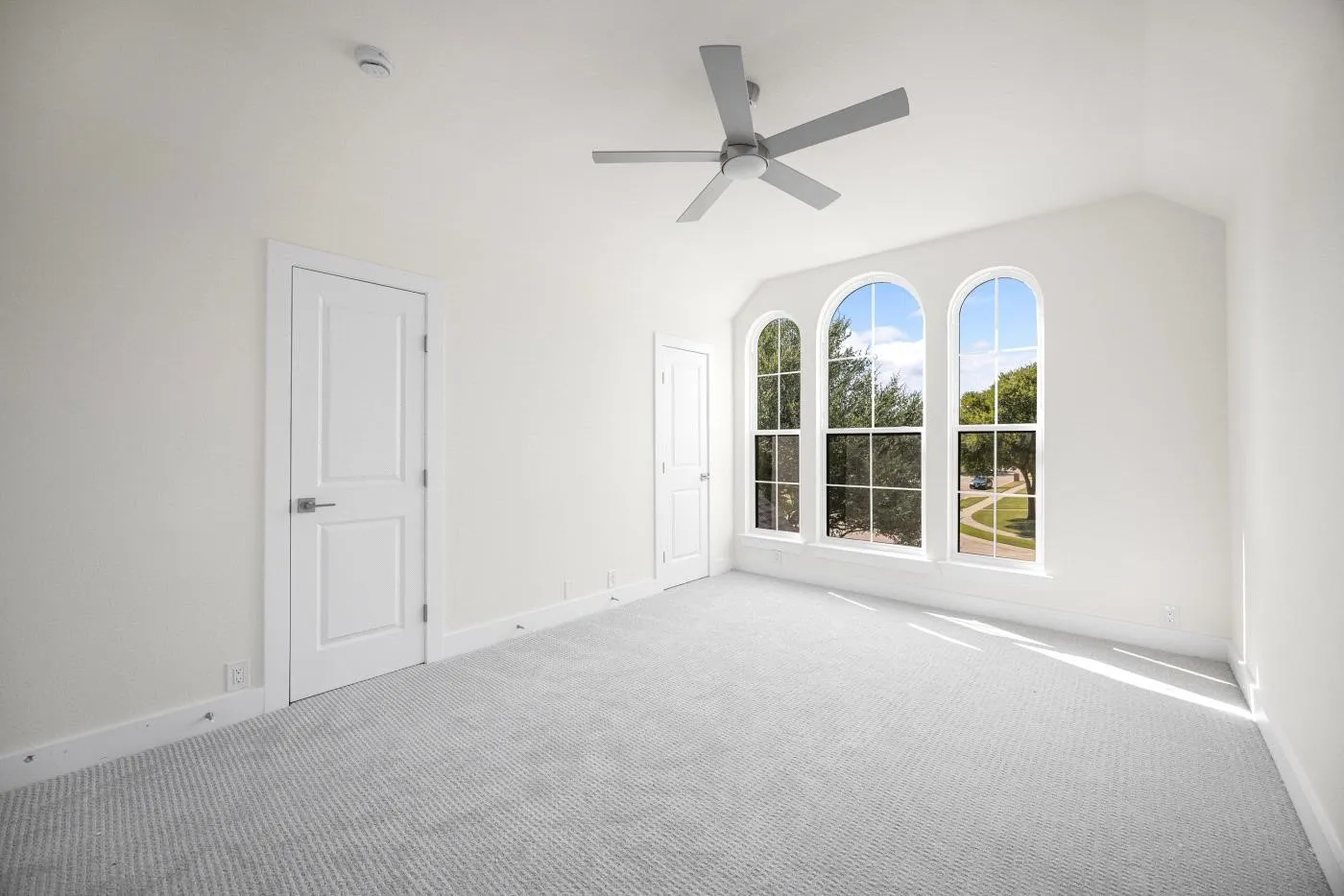 Single Family Residence For Sale in Tarrant County , 445 Chesapeake Lane, Southlake, Texas 76092, 6 Bedroom, 4 Bathroom, 3 Garage spaces, 4,013 Sqft, built in 2001, mls#21372045, Real Estate Agent in Southlake, Homes For Sale in Tarrant county, Homes For Sale in Southlake, Realtor in Southlake Texas, Real Estate Brokerage Independent Realty Texas, Luminita Cordes Realtor