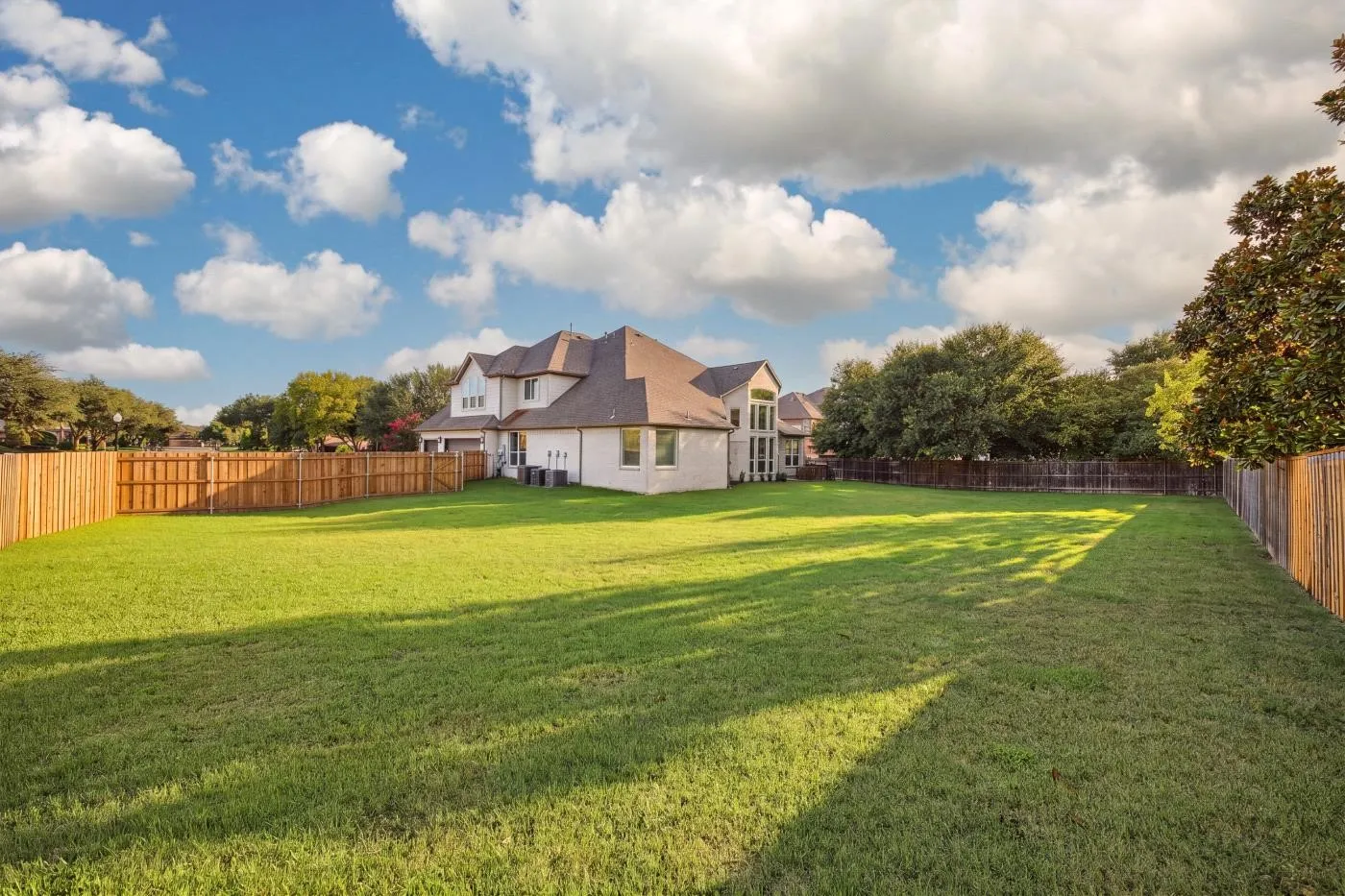 Single Family Residence For Sale in Tarrant County , 445 Chesapeake Lane, Southlake, Texas 76092, 6 Bedroom, 4 Bathroom, 3 Garage spaces, 4,013 Sqft, built in 2001, mls#21372045, Real Estate Agent in Southlake, Homes For Sale in Tarrant county, Homes For Sale in Southlake, Realtor in Southlake Texas, Real Estate Brokerage Independent Realty Texas, Luminita Cordes Realtor