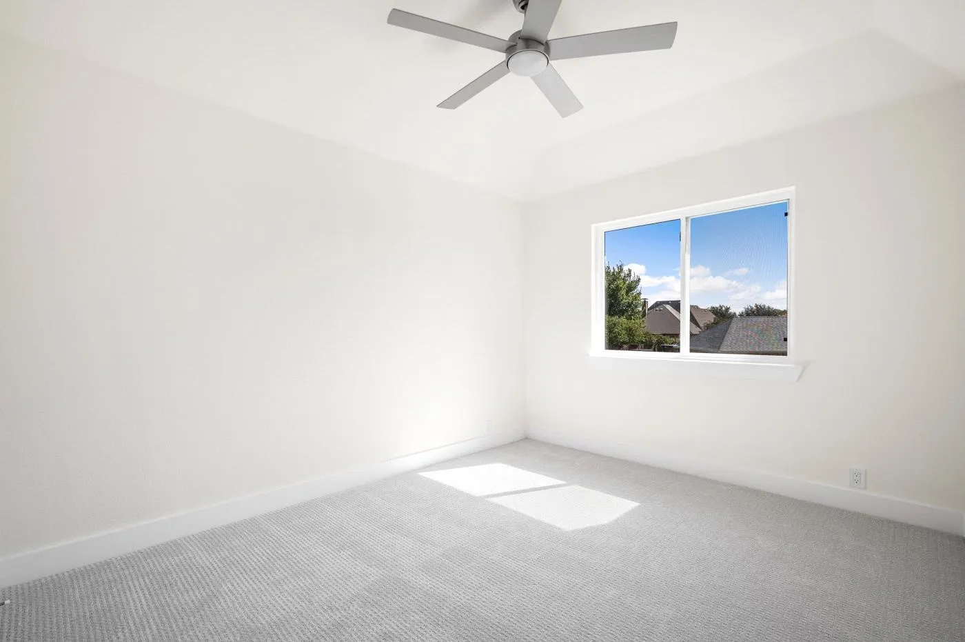 Single Family Residence For Sale in Tarrant County , 445 Chesapeake Lane, Southlake, Texas 76092, 6 Bedroom, 4 Bathroom, 3 Garage spaces, 4,013 Sqft, built in 2001, mls#21372045, Real Estate Agent in Southlake, Homes For Sale in Tarrant county, Homes For Sale in Southlake, Realtor in Southlake Texas, Real Estate Brokerage Independent Realty Texas, Luminita Cordes Realtor