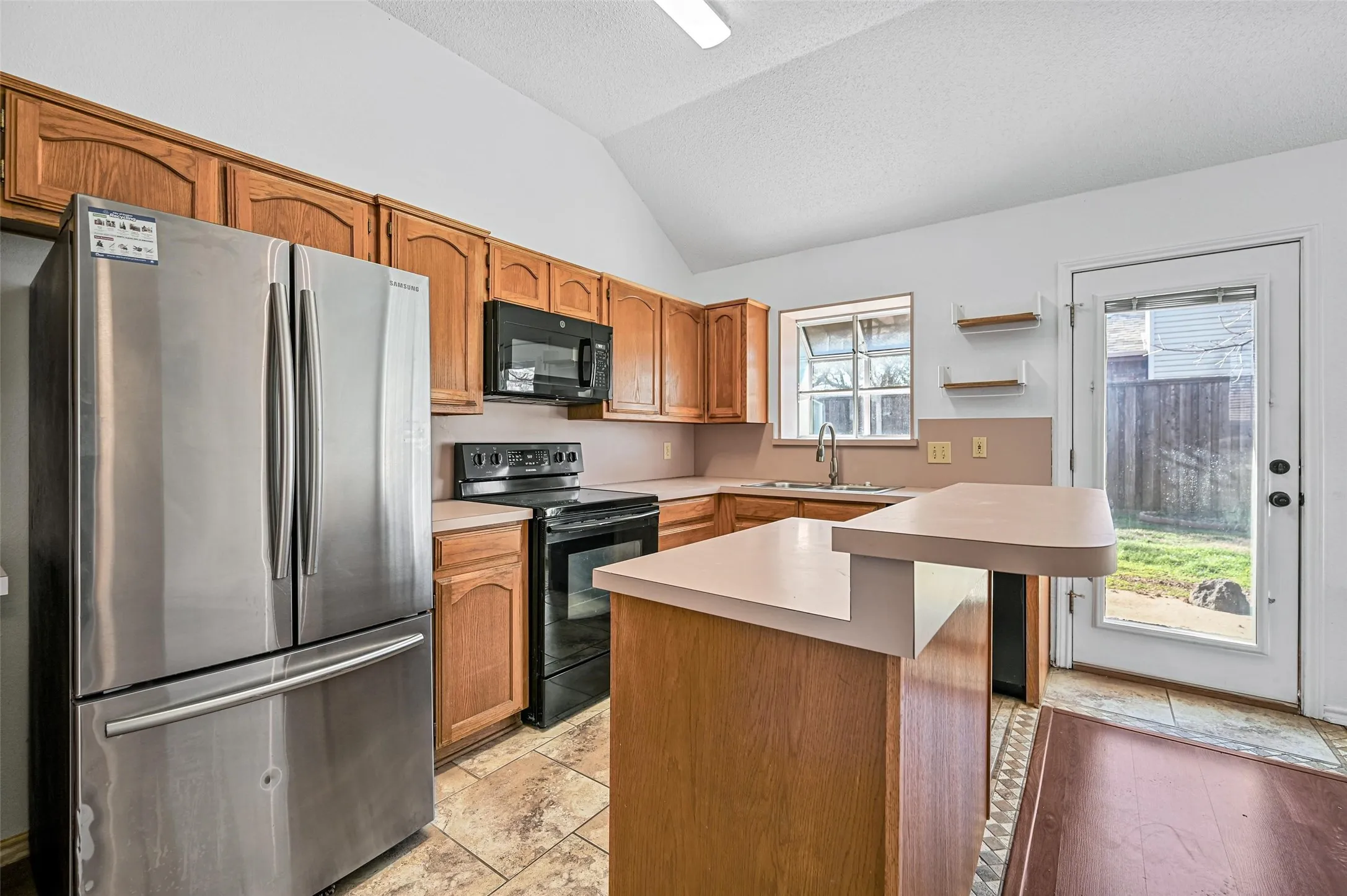 Single Family Residence For Rent in Denton County , 2114 Lattimore Street, Denton, Texas 76209, 3 Bedroom, 2 Bathroom, 2 Garage spaces, 1,441 Sqft, built in 1991, mls#21382829, Real Estate Agent in Denton, Homes For Rent in Denton county, Homes For Rent in Denton, Realtor in Denton Texas, Real Estate Brokerage Independent Realty Texas, Luminita Cordes Realtor