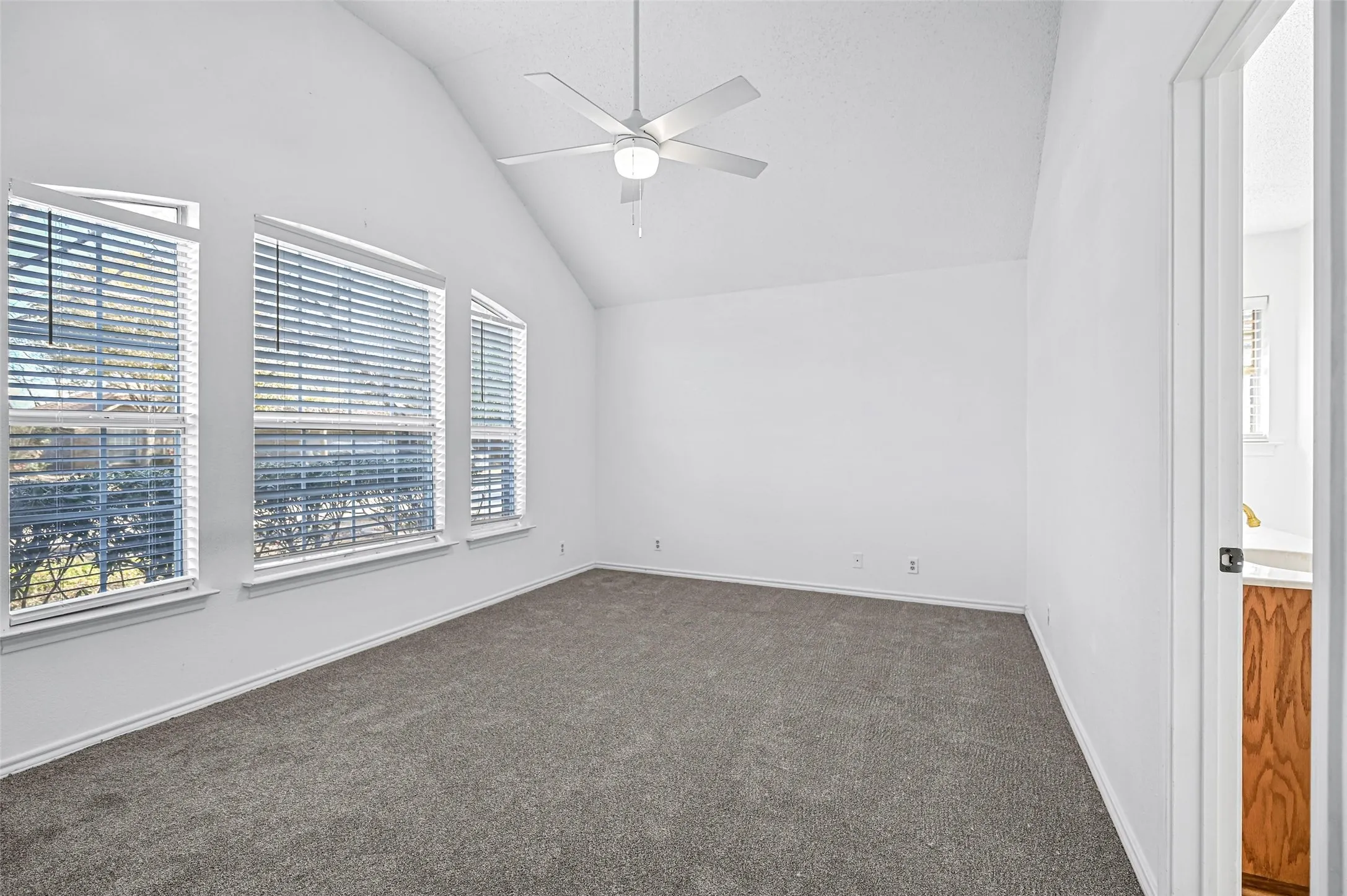 Single Family Residence For Rent in Denton County , 2114 Lattimore Street, Denton, Texas 76209, 3 Bedroom, 2 Bathroom, 2 Garage spaces, 1,441 Sqft, built in 1991, mls#21382829, Real Estate Agent in Denton, Homes For Rent in Denton county, Homes For Rent in Denton, Realtor in Denton Texas, Real Estate Brokerage Independent Realty Texas, Luminita Cordes Realtor