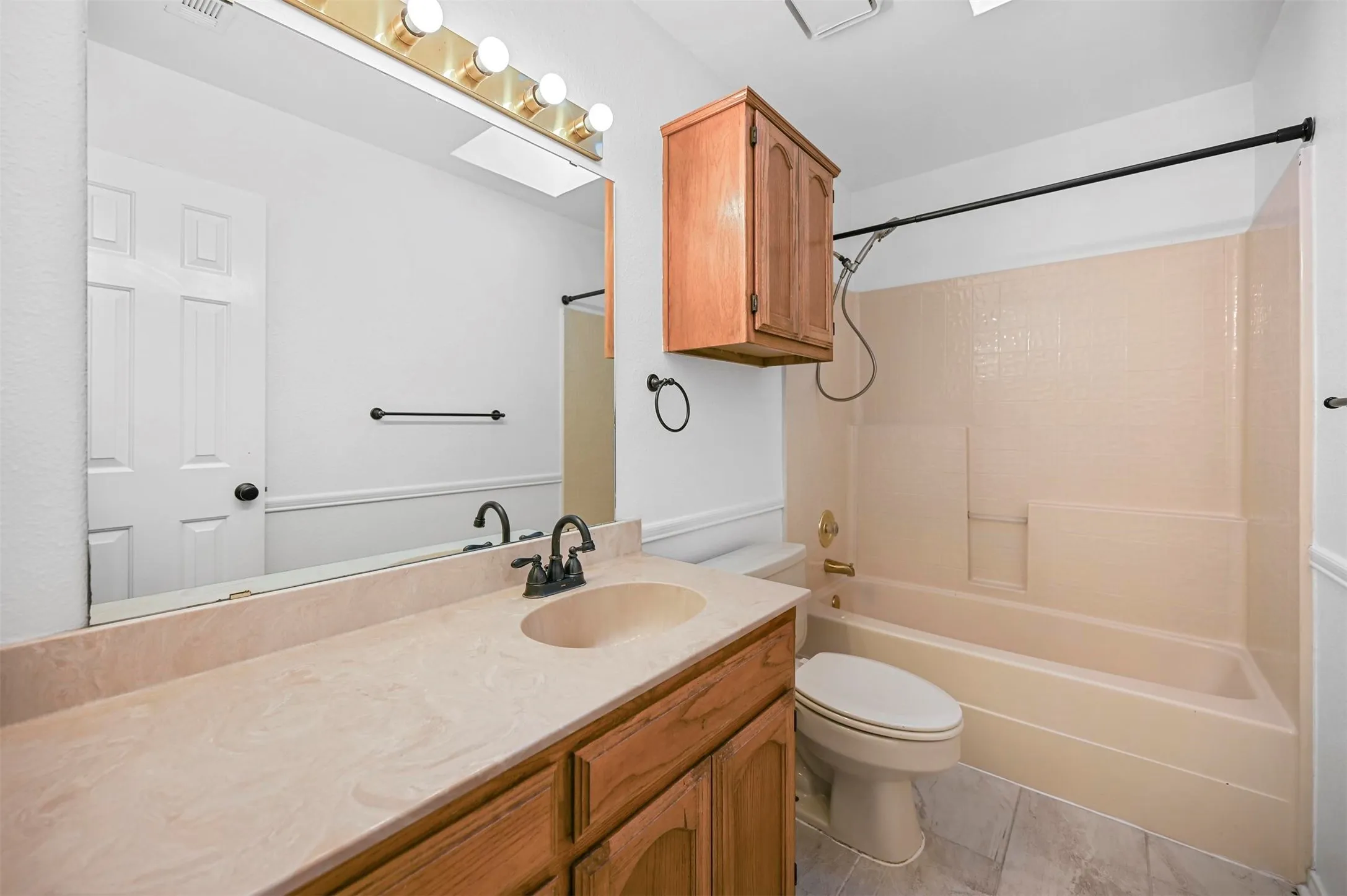 Single Family Residence For Rent in Denton County , 2114 Lattimore Street, Denton, Texas 76209, 3 Bedroom, 2 Bathroom, 2 Garage spaces, 1,441 Sqft, built in 1991, mls#21382829, Real Estate Agent in Denton, Homes For Rent in Denton county, Homes For Rent in Denton, Realtor in Denton Texas, Real Estate Brokerage Independent Realty Texas, Luminita Cordes Realtor