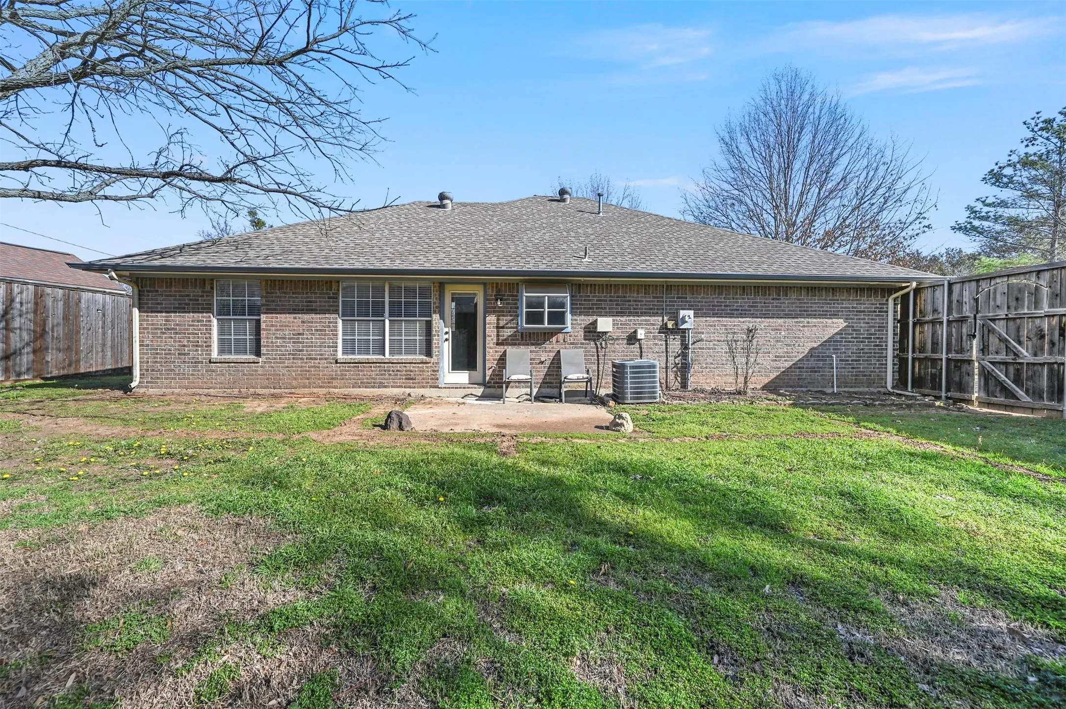Single Family Residence For Rent in Denton County , 2114 Lattimore Street, Denton, Texas 76209, 3 Bedroom, 2 Bathroom, 2 Garage spaces, 1,441 Sqft, built in 1991, mls#21382829, Real Estate Agent in Denton, Homes For Rent in Denton county, Homes For Rent in Denton, Realtor in Denton Texas, Real Estate Brokerage Independent Realty Texas, Luminita Cordes Realtor