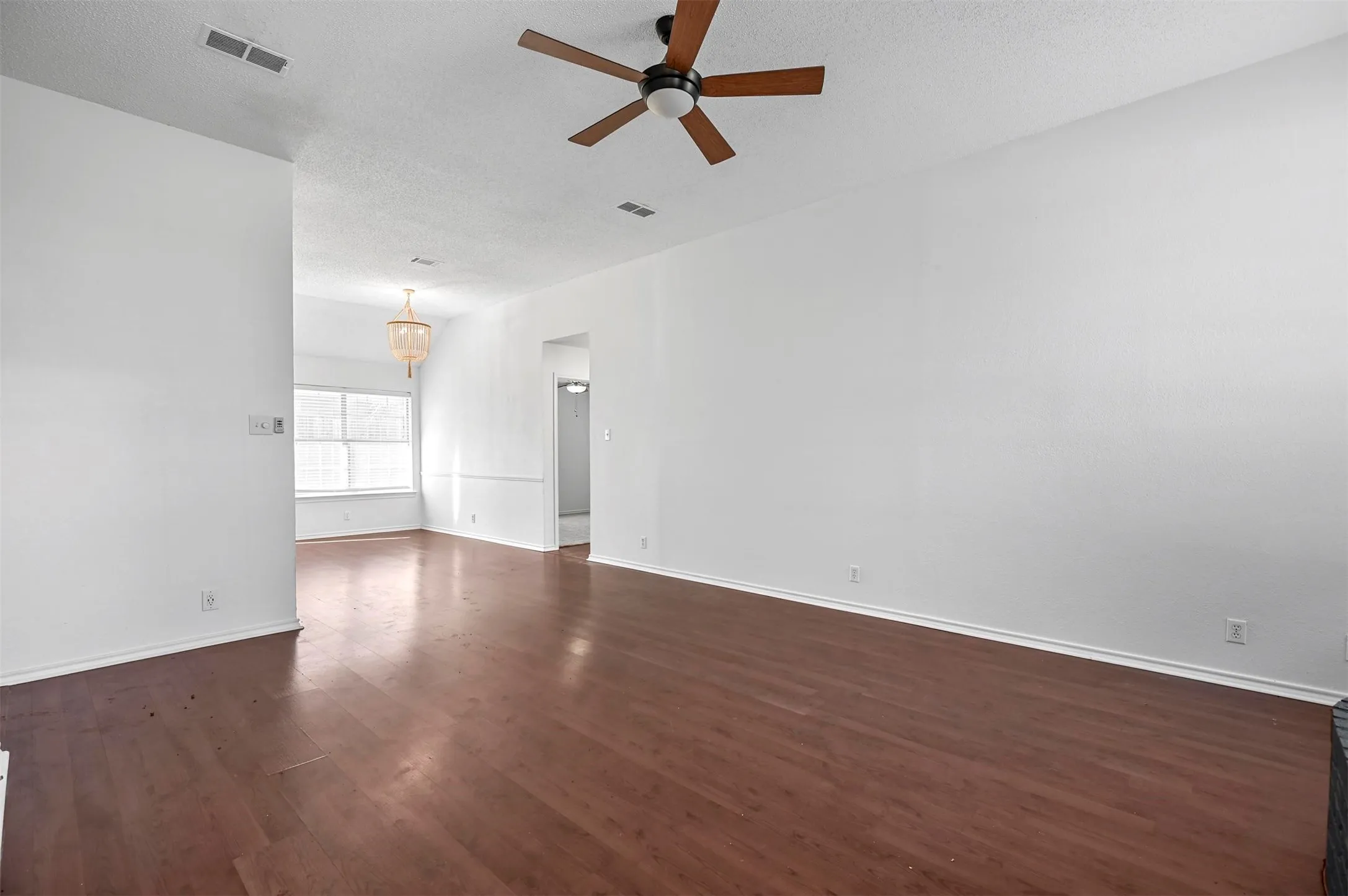 Single Family Residence For Rent in Denton County , 2114 Lattimore Street, Denton, Texas 76209, 3 Bedroom, 2 Bathroom, 2 Garage spaces, 1,441 Sqft, built in 1991, mls#21382829, Real Estate Agent in Denton, Homes For Rent in Denton county, Homes For Rent in Denton, Realtor in Denton Texas, Real Estate Brokerage Independent Realty Texas, Luminita Cordes Realtor