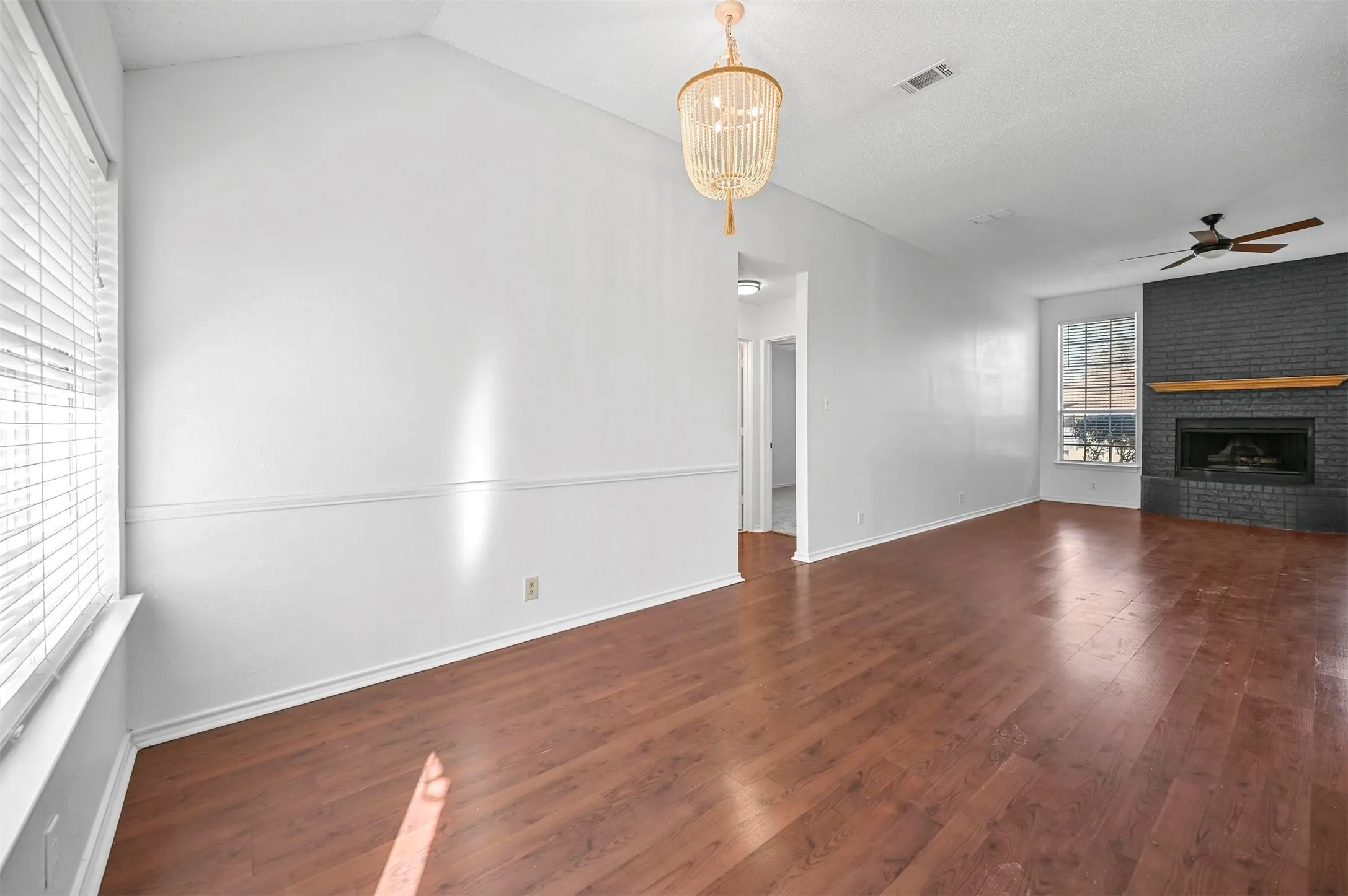 Single Family Residence For Rent in Denton County , 2114 Lattimore Street, Denton, Texas 76209, 3 Bedroom, 2 Bathroom, 2 Garage spaces, 1,441 Sqft, built in 1991, mls#21382829, Real Estate Agent in Denton, Homes For Rent in Denton county, Homes For Rent in Denton, Realtor in Denton Texas, Real Estate Brokerage Independent Realty Texas, Luminita Cordes Realtor