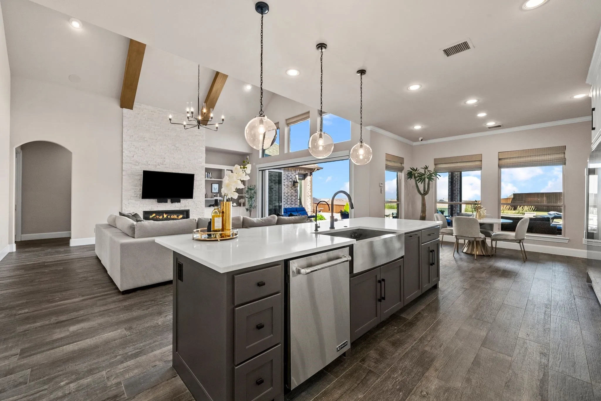 Single Family Residence For Sale in Collin County , 1400 Buckskin Trail, Prosper, Texas 75078, 5 Bedroom, 4 Bathroom, 3 Garage spaces, 5,065 Sqft, built in 2016, mls#21381234, Real Estate Agent in Prosper, Homes For Sale in Collin county, Homes For Sale in Prosper, Realtor in Prosper Texas, Real Estate Brokerage Independent Realty Texas, Luminita Cordes Realtor