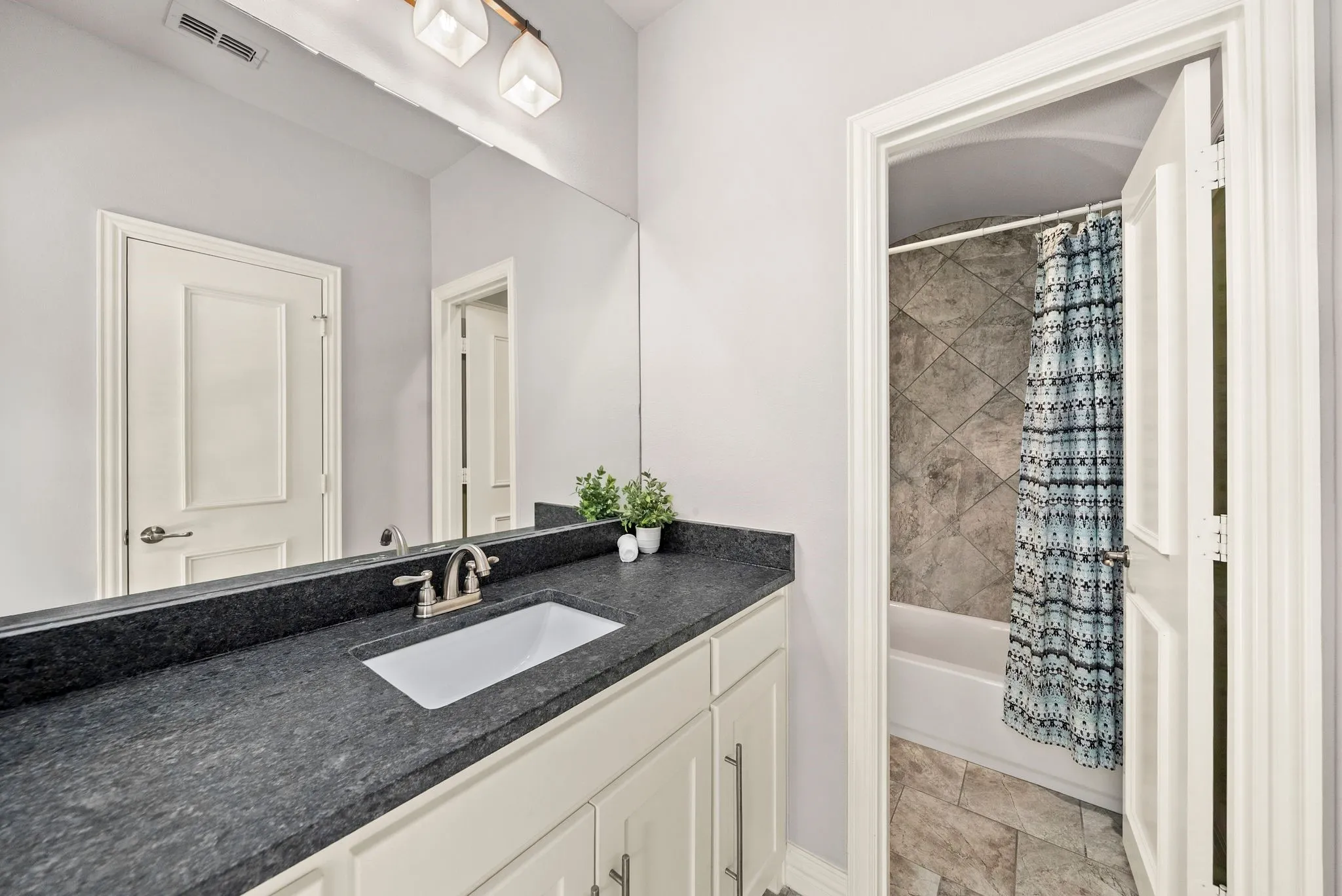 Single Family Residence For Sale in Collin County , 1400 Buckskin Trail, Prosper, Texas 75078, 5 Bedroom, 4 Bathroom, 3 Garage spaces, 5,065 Sqft, built in 2016, mls#21381234, Real Estate Agent in Prosper, Homes For Sale in Collin county, Homes For Sale in Prosper, Realtor in Prosper Texas, Real Estate Brokerage Independent Realty Texas, Luminita Cordes Realtor