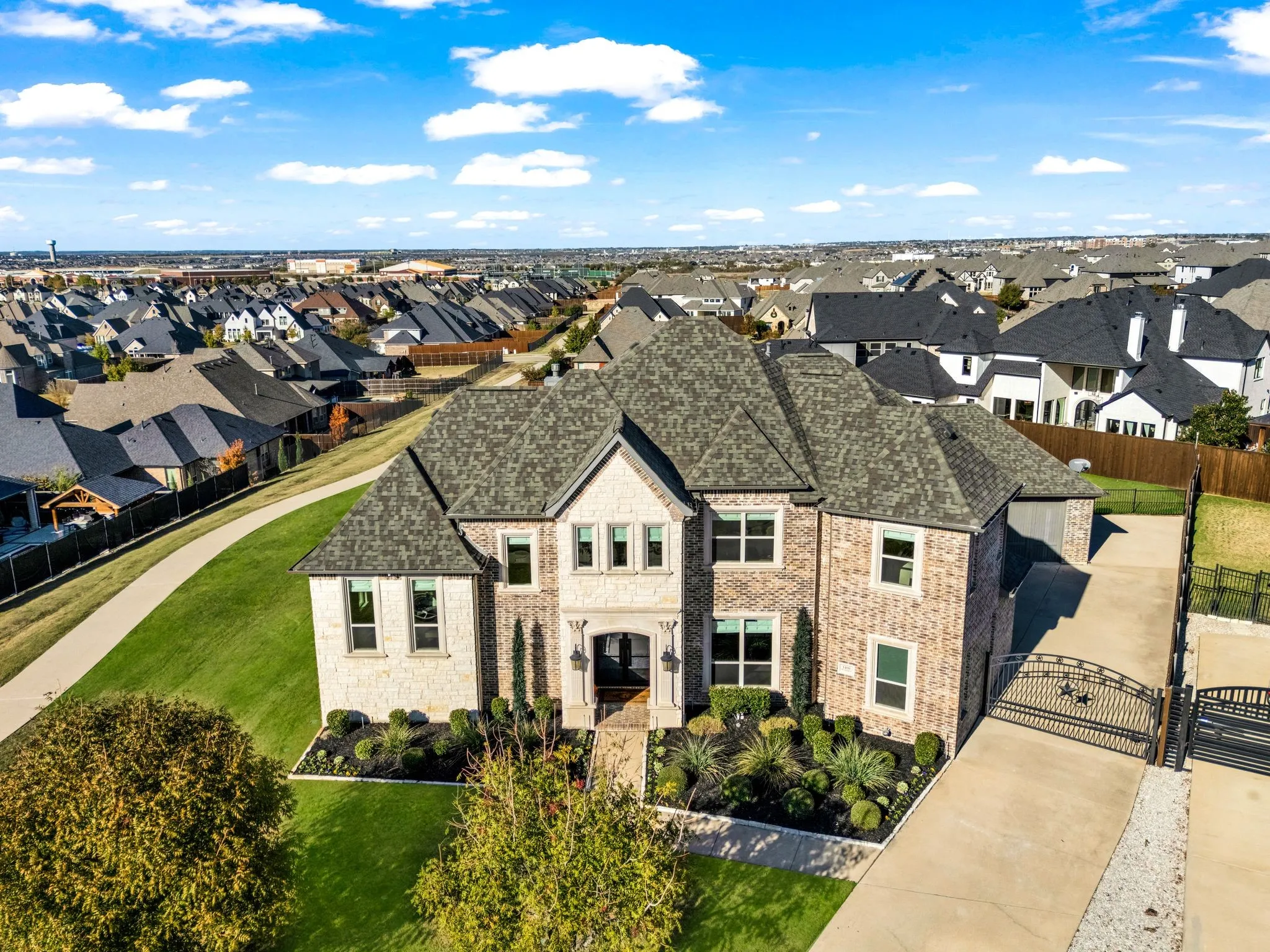 Single Family Residence For Sale in Collin County , 1400 Buckskin Trail, Prosper, Texas 75078, 5 Bedroom, 4 Bathroom, 3 Garage spaces, 5,065 Sqft, built in 2016, mls#21381234, Real Estate Agent in Prosper, Homes For Sale in Collin county, Homes For Sale in Prosper, Realtor in Prosper Texas, Real Estate Brokerage Independent Realty Texas, Luminita Cordes Realtor