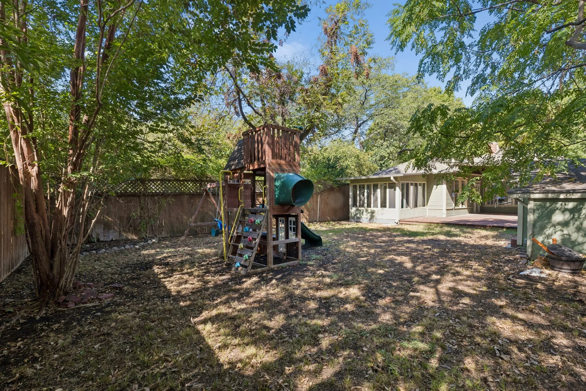 Single Family Residence For Rent in Dallas County , 6102 Worth Street, Dallas, Texas 75214, 3 Bedroom, 2 Bathroom, Garage spaces, 1,644 Sqft, built in 1932, mls#21372829, Real Estate Agent in Dallas, Homes For Rent in Dallas county, Homes For Rent in Dallas, Realtor in Dallas Texas, Real Estate Brokerage Independent Realty Texas, Luminita Cordes Realtor