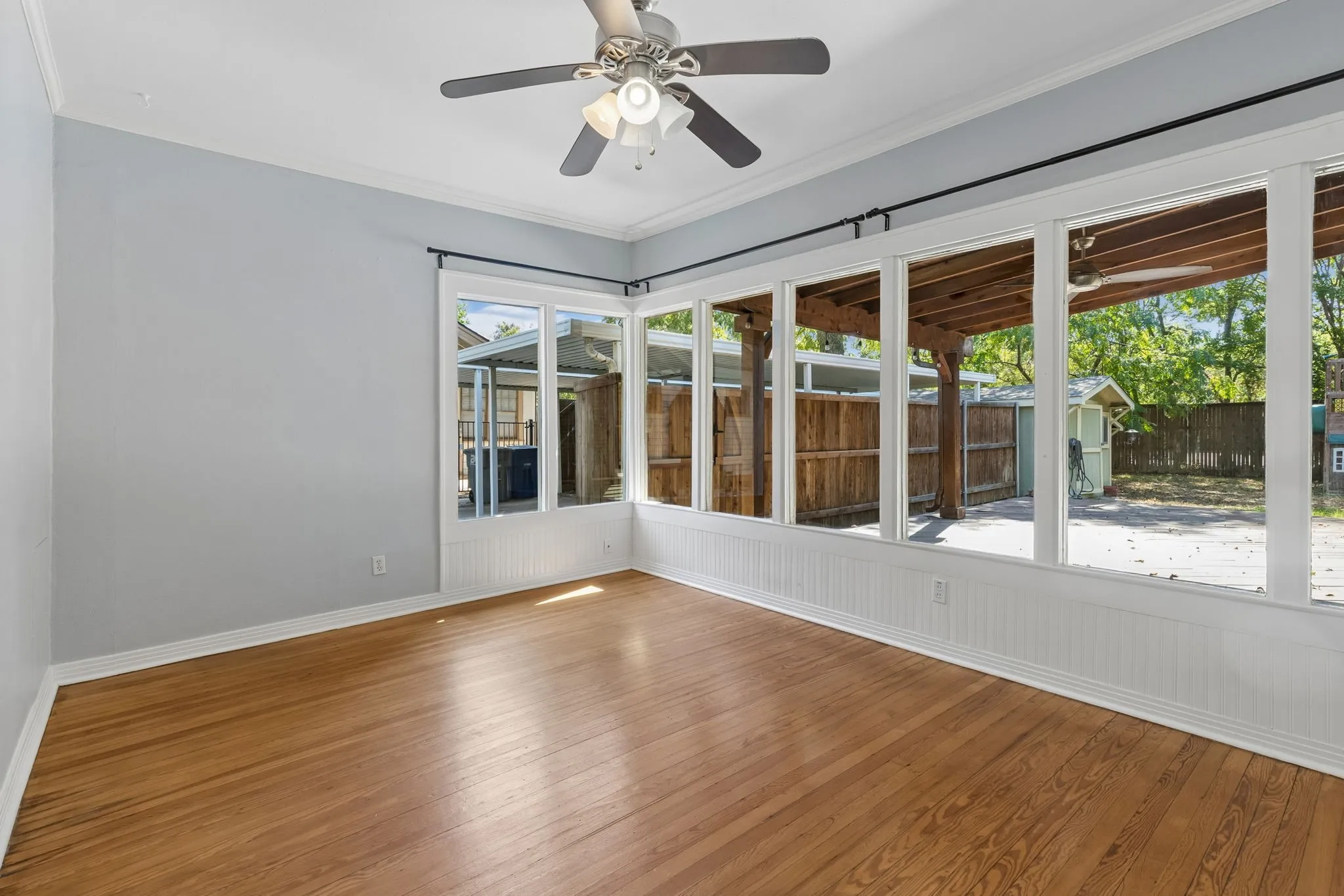 Single Family Residence For Rent in Dallas County , 6102 Worth Street, Dallas, Texas 75214, 3 Bedroom, 2 Bathroom, Garage spaces, 1,644 Sqft, built in 1932, mls#21372829, Real Estate Agent in Dallas, Homes For Rent in Dallas county, Homes For Rent in Dallas, Realtor in Dallas Texas, Real Estate Brokerage Independent Realty Texas, Luminita Cordes Realtor