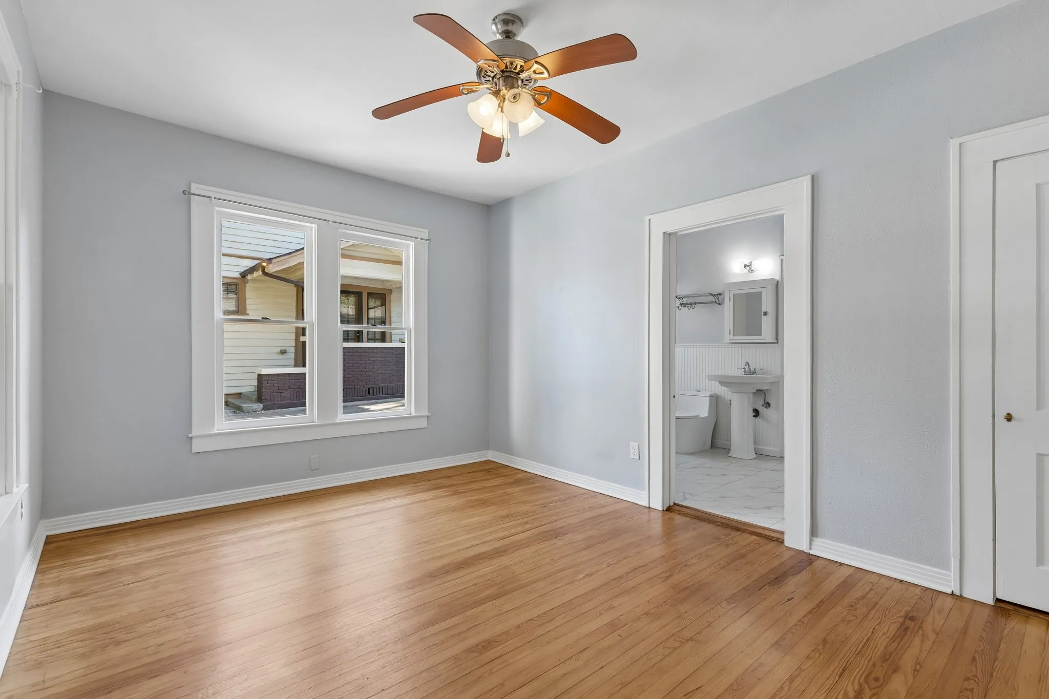 Single Family Residence For Rent in Dallas County , 6102 Worth Street, Dallas, Texas 75214, 3 Bedroom, 2 Bathroom, Garage spaces, 1,644 Sqft, built in 1932, mls#21372829, Real Estate Agent in Dallas, Homes For Rent in Dallas county, Homes For Rent in Dallas, Realtor in Dallas Texas, Real Estate Brokerage Independent Realty Texas, Luminita Cordes Realtor