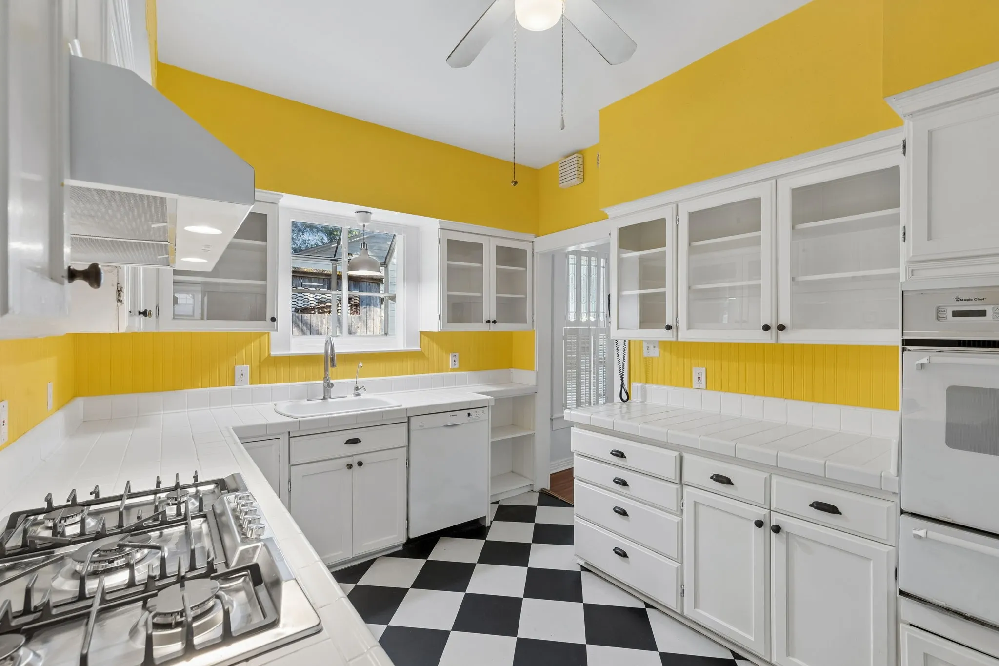 Single Family Residence For Rent in Dallas County , 6102 Worth Street, Dallas, Texas 75214, 3 Bedroom, 2 Bathroom, Garage spaces, 1,644 Sqft, built in 1932, mls#21372829, Real Estate Agent in Dallas, Homes For Rent in Dallas county, Homes For Rent in Dallas, Realtor in Dallas Texas, Real Estate Brokerage Independent Realty Texas, Luminita Cordes Realtor