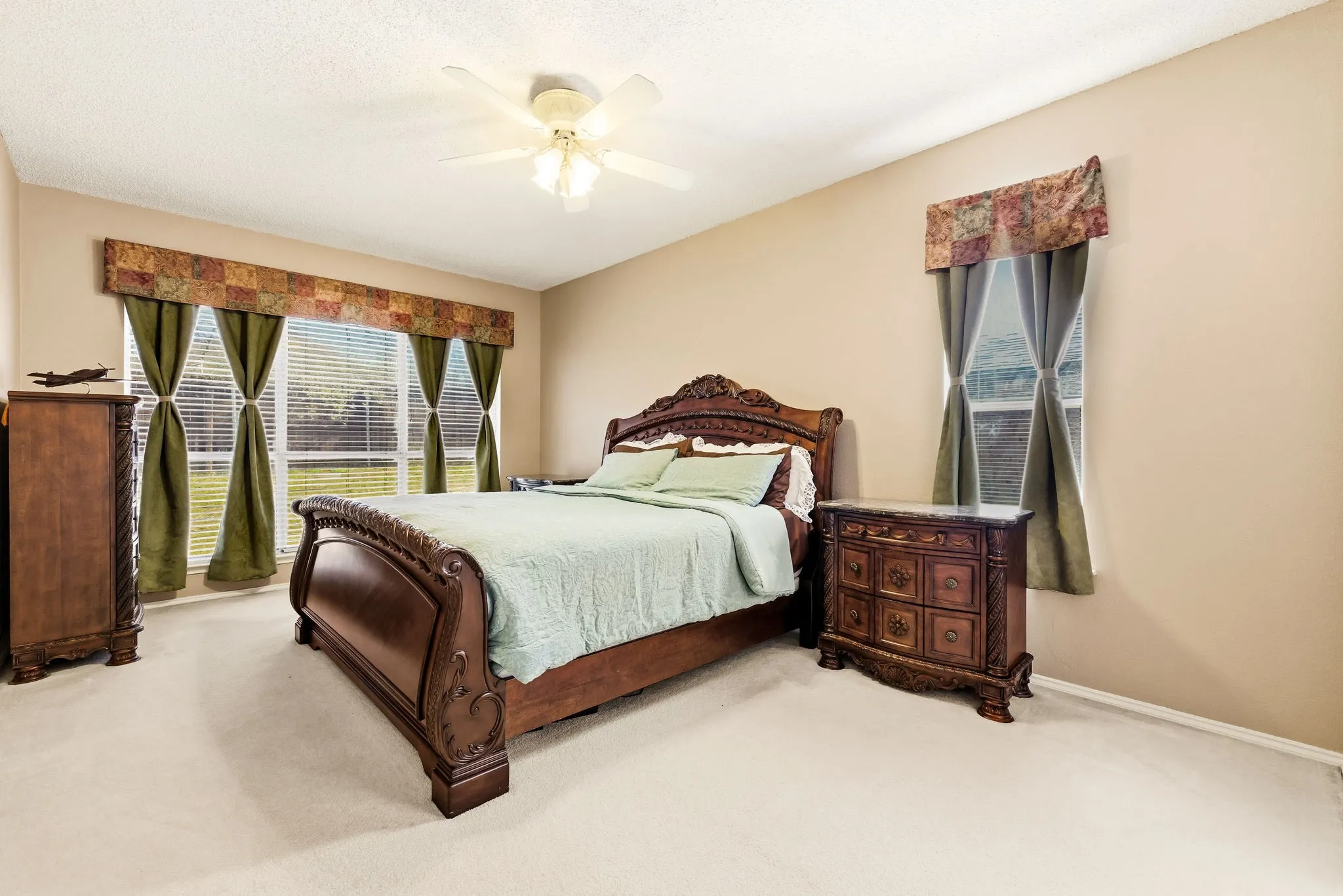 Single Family Residence For Sale in Denton County , 772 Poplar Court, Lake Dallas, Texas 75065, 4 Bedroom, 3 Bathroom, 2 Garage spaces, 2,450 Sqft, built in 1996, mls#21379122, Real Estate Agent in Lake Dallas, Homes For Sale in Denton county, Homes For Sale in Lake Dallas, Realtor in Lake Dallas Texas, Real Estate Brokerage Independent Realty Texas, Luminita Cordes Realtor