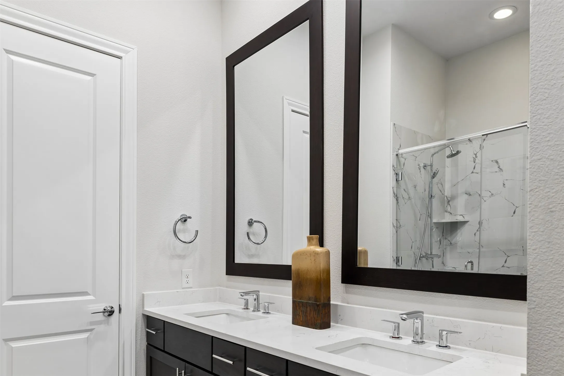 Townhouse For Sale in Dallas County , 4639 New Water Lane, Dallas, Texas 75219, 2 Bedroom, 3 Bathroom, 2 Garage spaces, 1,444 Sqft, built in 2025, mls#21382658, Real Estate Agent in Dallas, Homes For Sale in Dallas county, Homes For Sale in Dallas, Realtor in Dallas Texas, Real Estate Brokerage Independent Realty Texas, Luminita Cordes Realtor