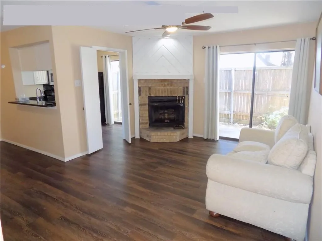 Townhouse For Rent in Dallas County , 14800 Enterprise Drive 18A, Farmers Branch, Texas 75234, 2 Bedroom, 2 Bathroom, Garage spaces, 936 Sqft, built in 1981, mls#21384144, Real Estate Agent in Farmers Branch, Homes For Rent in Dallas county, Homes For Rent in Farmers Branch, Realtor in Farmers Branch Texas, Real Estate Brokerage Independent Realty Texas, Luminita Cordes Realtor