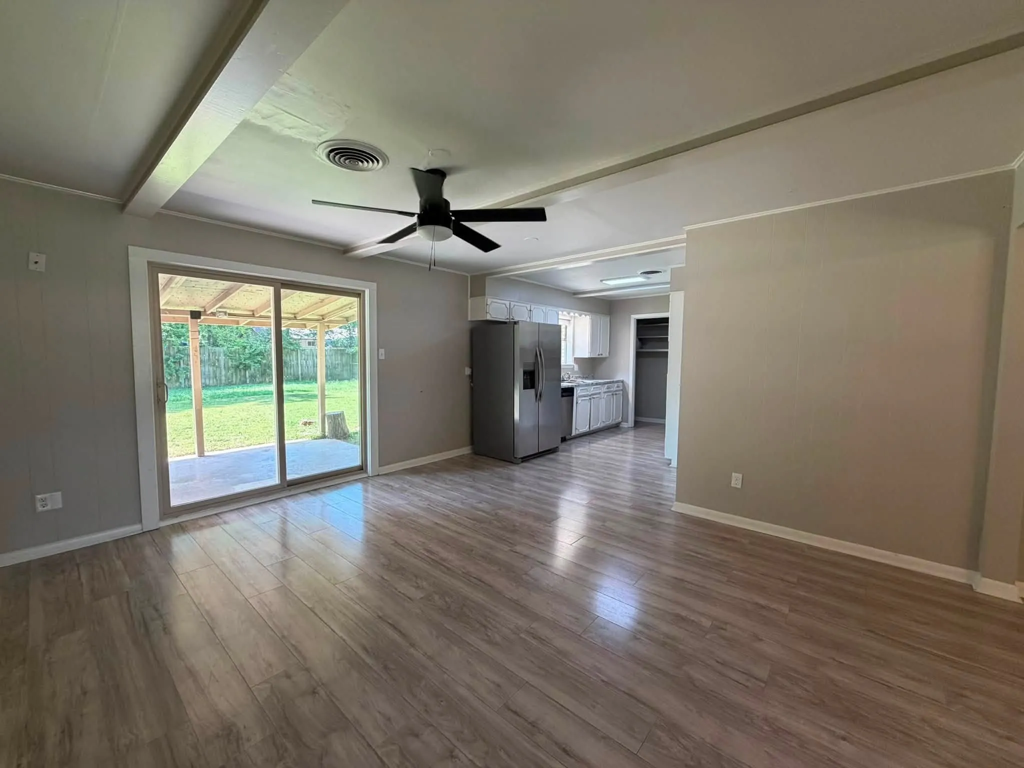 Single Family Residence For Rent in Navarro County , 2315 W Park Avenue, Corsicana, Texas 75110, 3 Bedroom, 2 Bathroom, 2 Garage spaces, 1,392 Sqft, built in 1966, mls#21344530, Real Estate Agent in Corsicana, Homes For Rent in Navarro county, Homes For Rent in Corsicana, Realtor in Corsicana Texas, Real Estate Brokerage Independent Realty Texas, Luminita Cordes Realtor