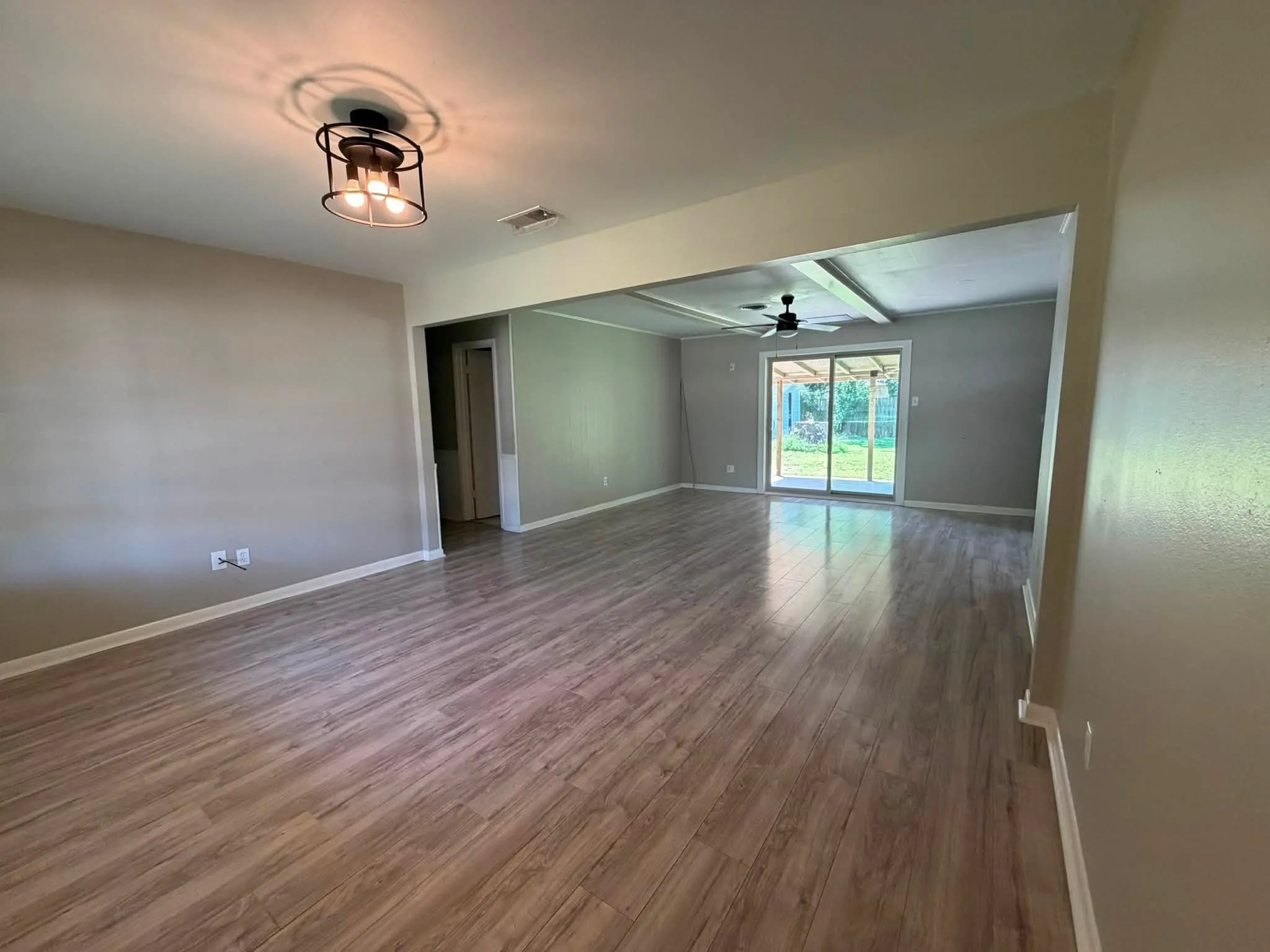 Single Family Residence For Rent in Navarro County , 2315 W Park Avenue, Corsicana, Texas 75110, 3 Bedroom, 2 Bathroom, 2 Garage spaces, 1,392 Sqft, built in 1966, mls#21344530, Real Estate Agent in Corsicana, Homes For Rent in Navarro county, Homes For Rent in Corsicana, Realtor in Corsicana Texas, Real Estate Brokerage Independent Realty Texas, Luminita Cordes Realtor