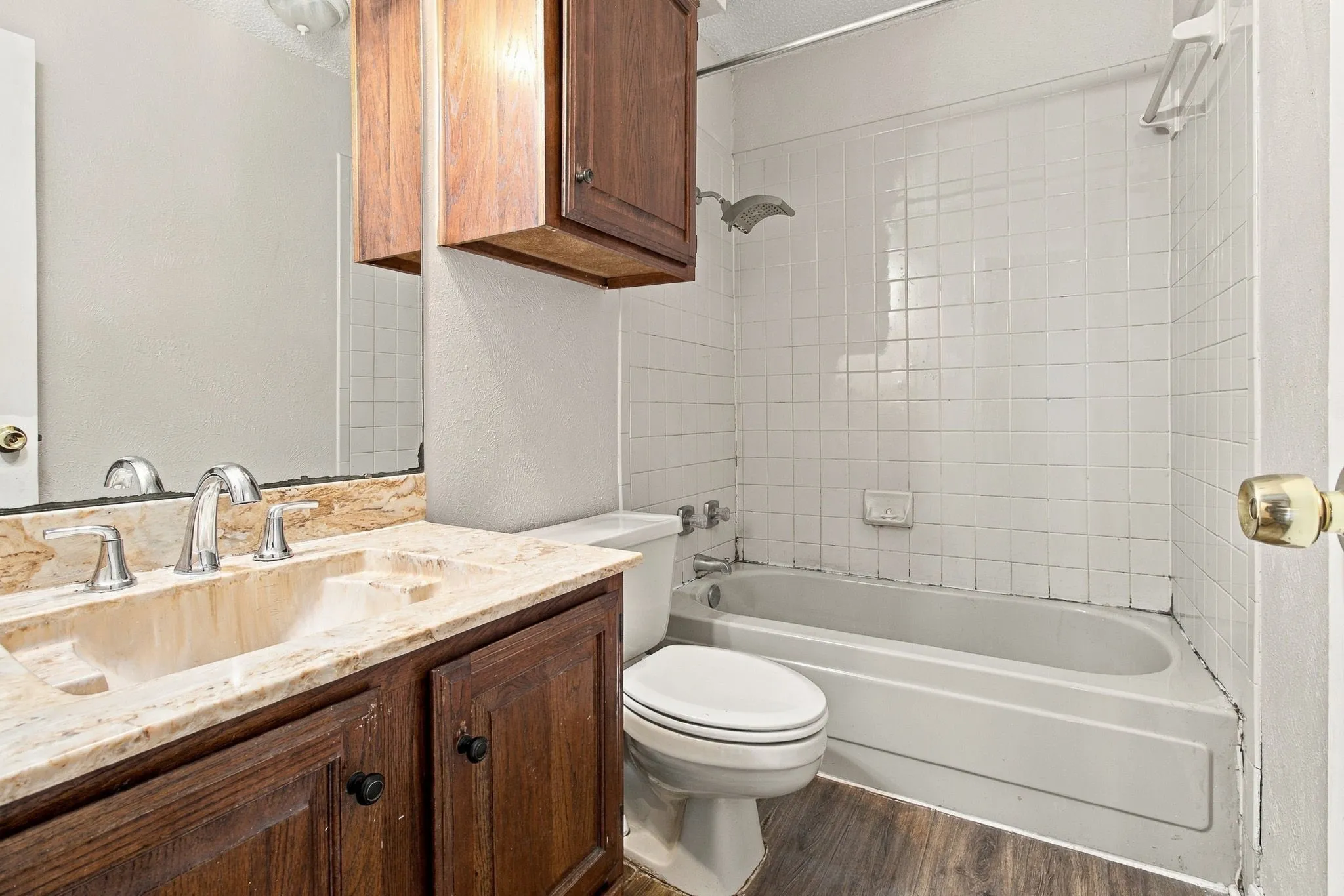 Condominium For Sale in Tarrant County , 1204 Horizon Trail 3410, Arlington, Texas 76011, 2 Bedroom, 2 Bathroom, Garage spaces, 1,025 Sqft, built in 1982, mls#21384054, Real Estate Agent in Arlington, Homes For Sale in Tarrant county, Homes For Sale in Arlington, Realtor in Arlington Texas, Real Estate Brokerage Independent Realty Texas, Luminita Cordes Realtor