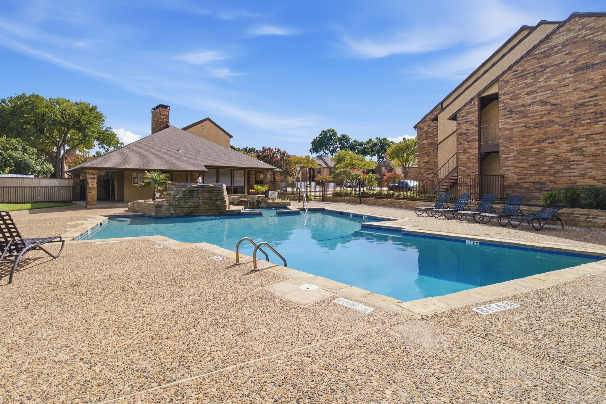 Condominium For Sale in Tarrant County , 1204 Horizon Trail 3410, Arlington, Texas 76011, 2 Bedroom, 2 Bathroom, Garage spaces, 1,025 Sqft, built in 1982, mls#21384054, Real Estate Agent in Arlington, Homes For Sale in Tarrant county, Homes For Sale in Arlington, Realtor in Arlington Texas, Real Estate Brokerage Independent Realty Texas, Luminita Cordes Realtor
