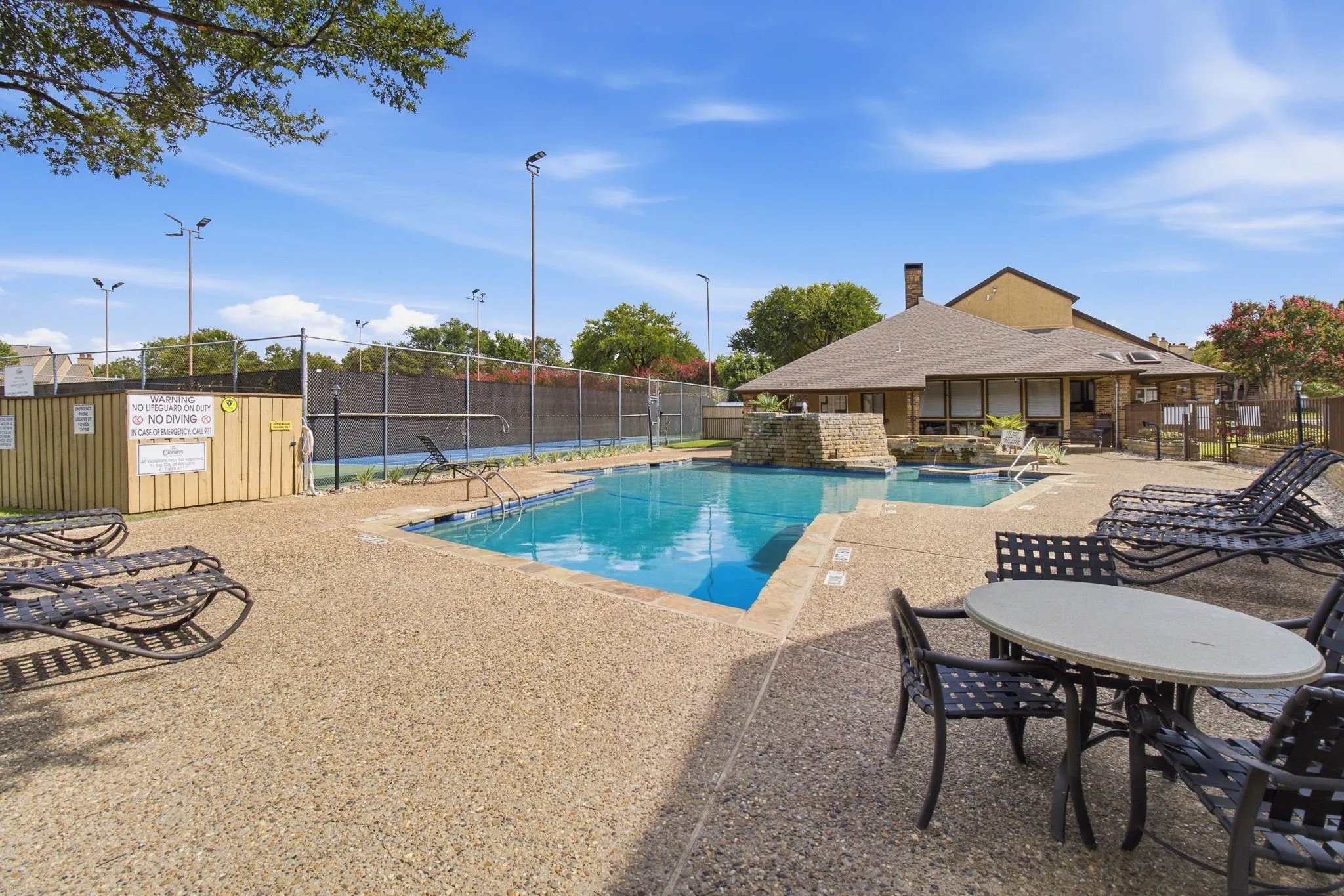 Condominium For Sale in Tarrant County , 1204 Horizon Trail 3410, Arlington, Texas 76011, 2 Bedroom, 2 Bathroom, Garage spaces, 1,025 Sqft, built in 1982, mls#21384054, Real Estate Agent in Arlington, Homes For Sale in Tarrant county, Homes For Sale in Arlington, Realtor in Arlington Texas, Real Estate Brokerage Independent Realty Texas, Luminita Cordes Realtor