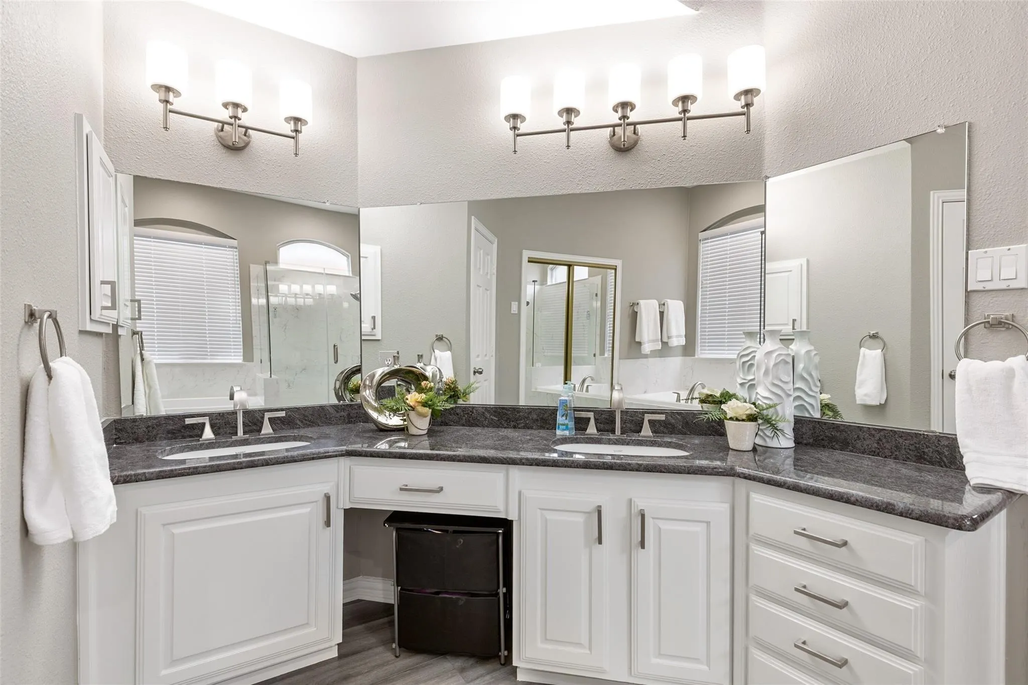 Single Family Residence For Sale in Collin County , 6009 Charleston Drive, Frisco, Texas 75035, 5 Bedroom, 4 Bathroom, 2 Garage spaces, 4,059 Sqft, built in 1993, mls#21384152, Real Estate Agent in Frisco, Homes For Sale in Collin county, Homes For Sale in Frisco, Realtor in Frisco Texas, Real Estate Brokerage Independent Realty Texas, Luminita Cordes Realtor