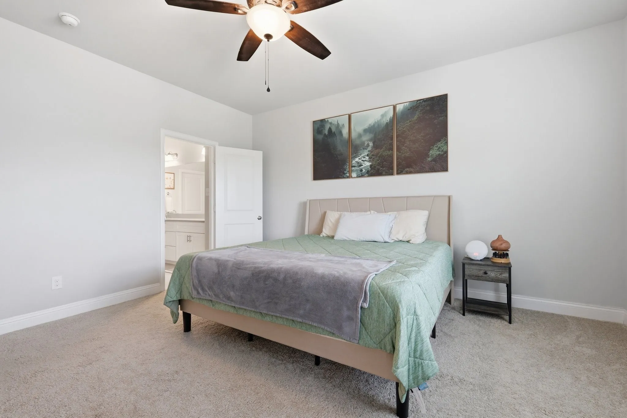 So much wall and space for any decor style! Make it what YOU want!