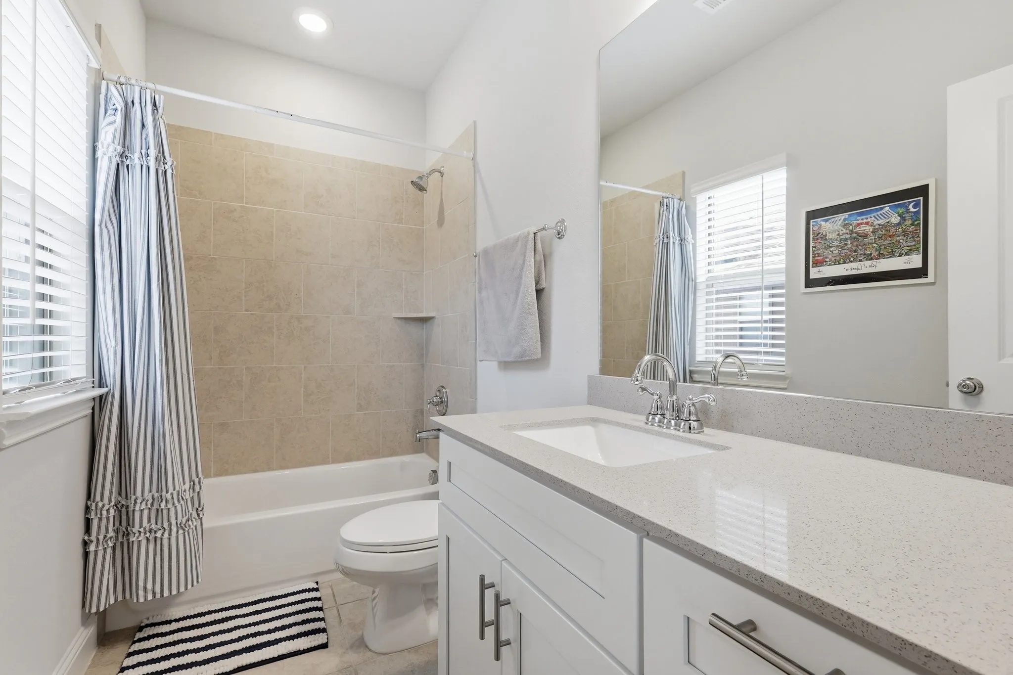 Super secondary Bathroom Upstairs!