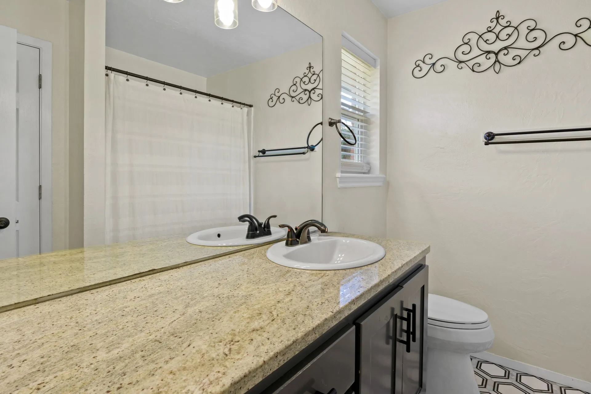 Single Family Residence For Sale in Titus County , 380 N Frontage Rd, Mt Pleasant, Texas 75455, 4 Bedroom, 2 Bathroom, Garage spaces, 1,728 Sqft, built in 1999, mls#21384155, Real Estate Agent in Mt Pleasant, Homes For Sale in Titus county, Homes For Sale in Mt Pleasant, Realtor in Mt Pleasant Texas, Real Estate Brokerage Independent Realty Texas, Luminita Cordes Realtor