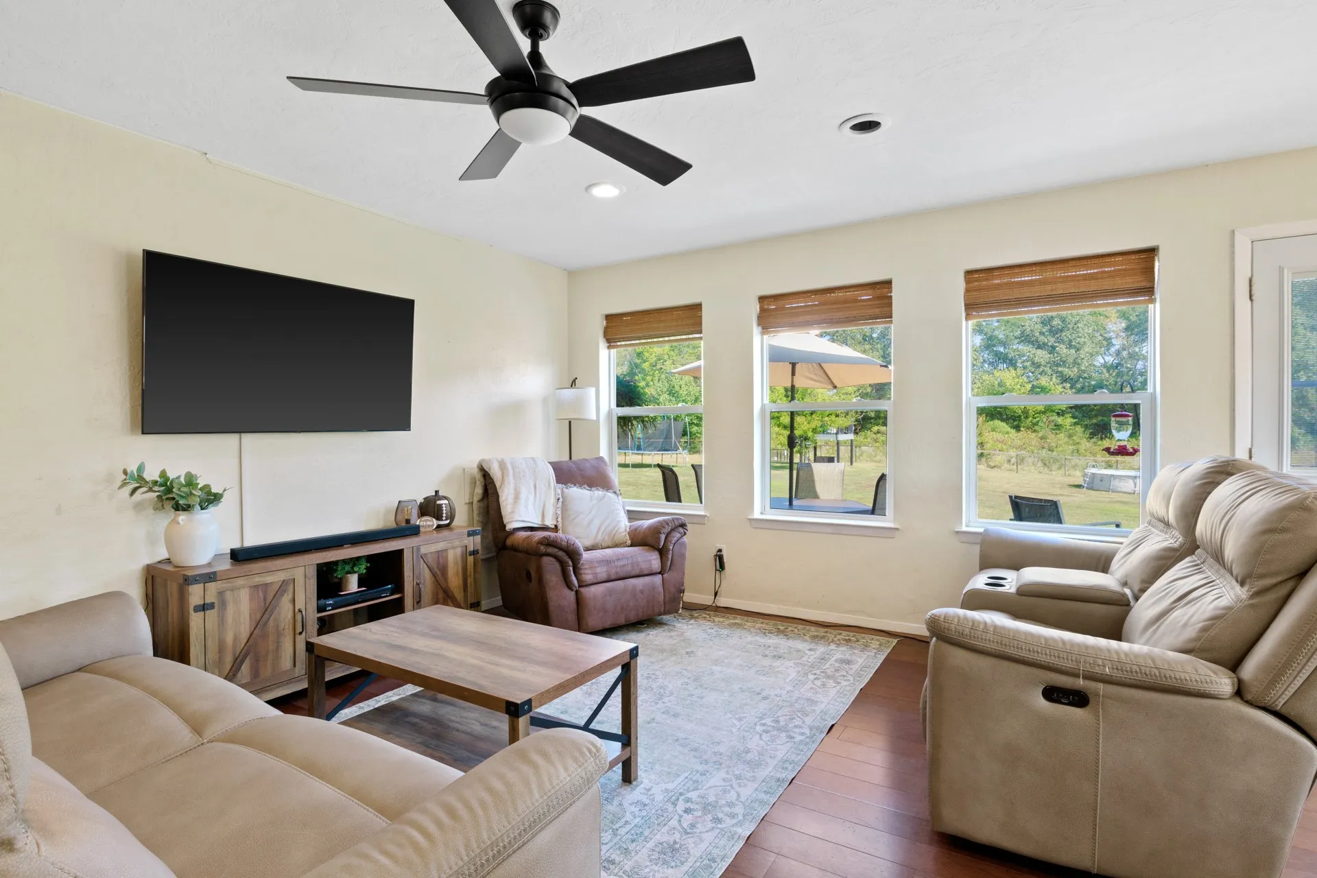Single Family Residence For Sale in Titus County , 380 N Frontage Rd, Mt Pleasant, Texas 75455, 4 Bedroom, 2 Bathroom, Garage spaces, 1,728 Sqft, built in 1999, mls#21384155, Real Estate Agent in Mt Pleasant, Homes For Sale in Titus county, Homes For Sale in Mt Pleasant, Realtor in Mt Pleasant Texas, Real Estate Brokerage Independent Realty Texas, Luminita Cordes Realtor